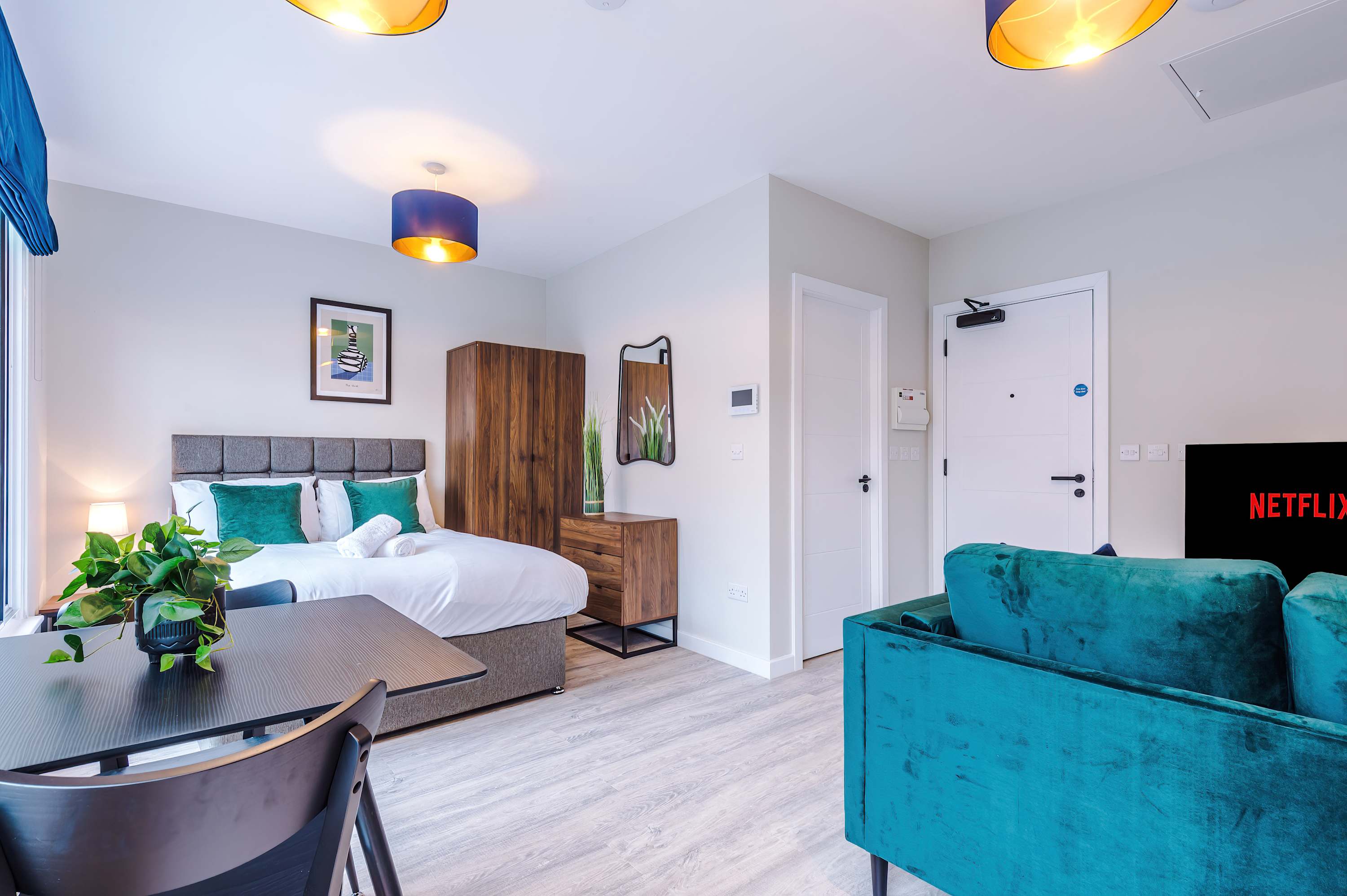 Bright & Spacious Studio | Elysée Suites Southport - Picture 30
