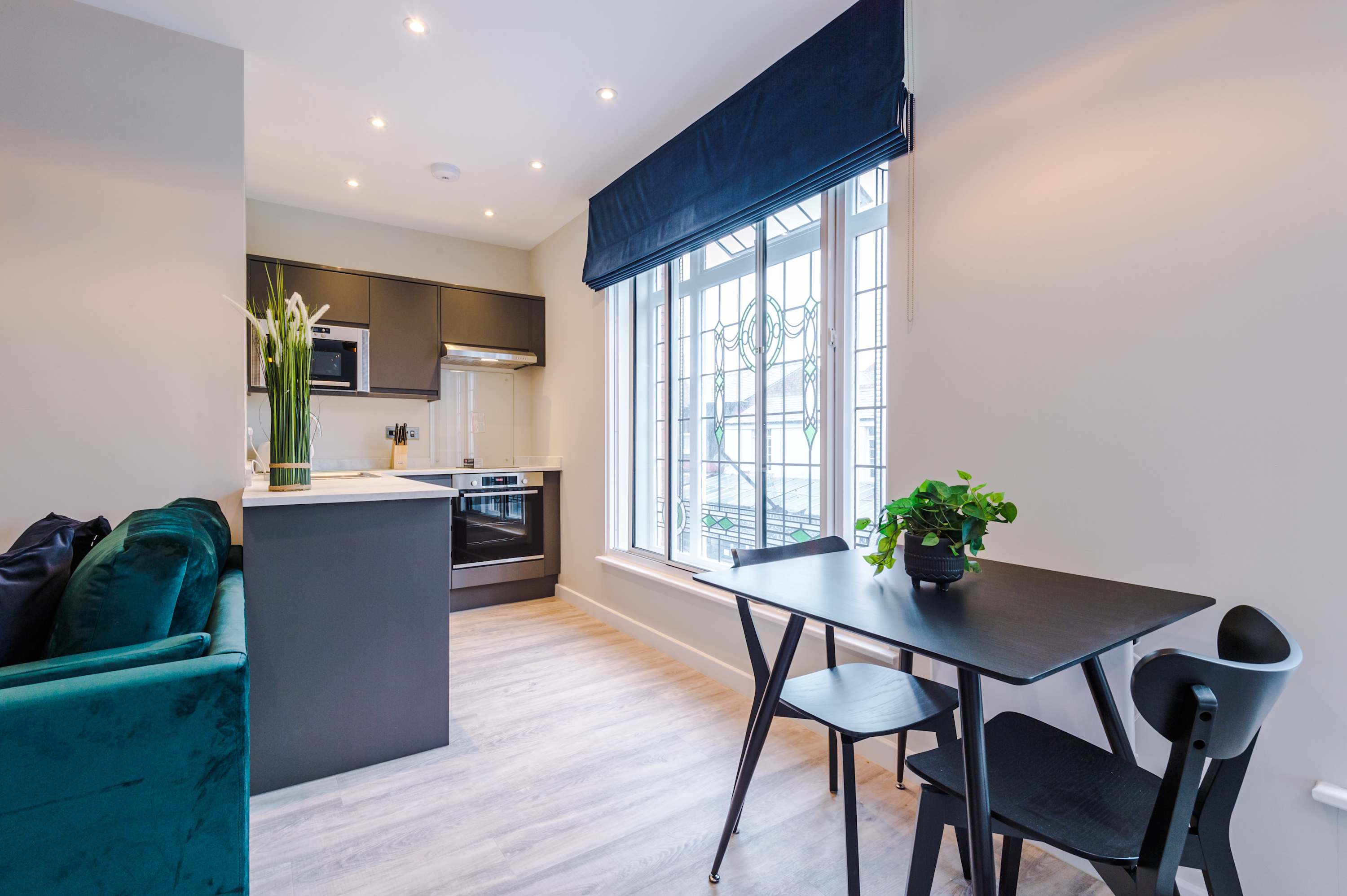 Bright & Spacious Studio | Elysée Suites Southport - Picture 19