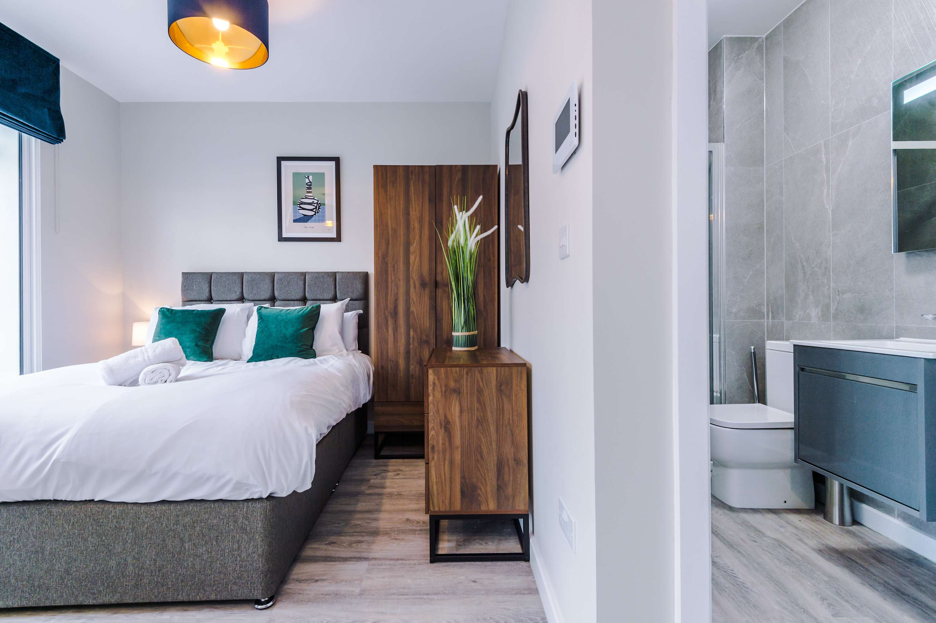 Bright & Spacious Studio | Elysée Suites Southport - Picture 11