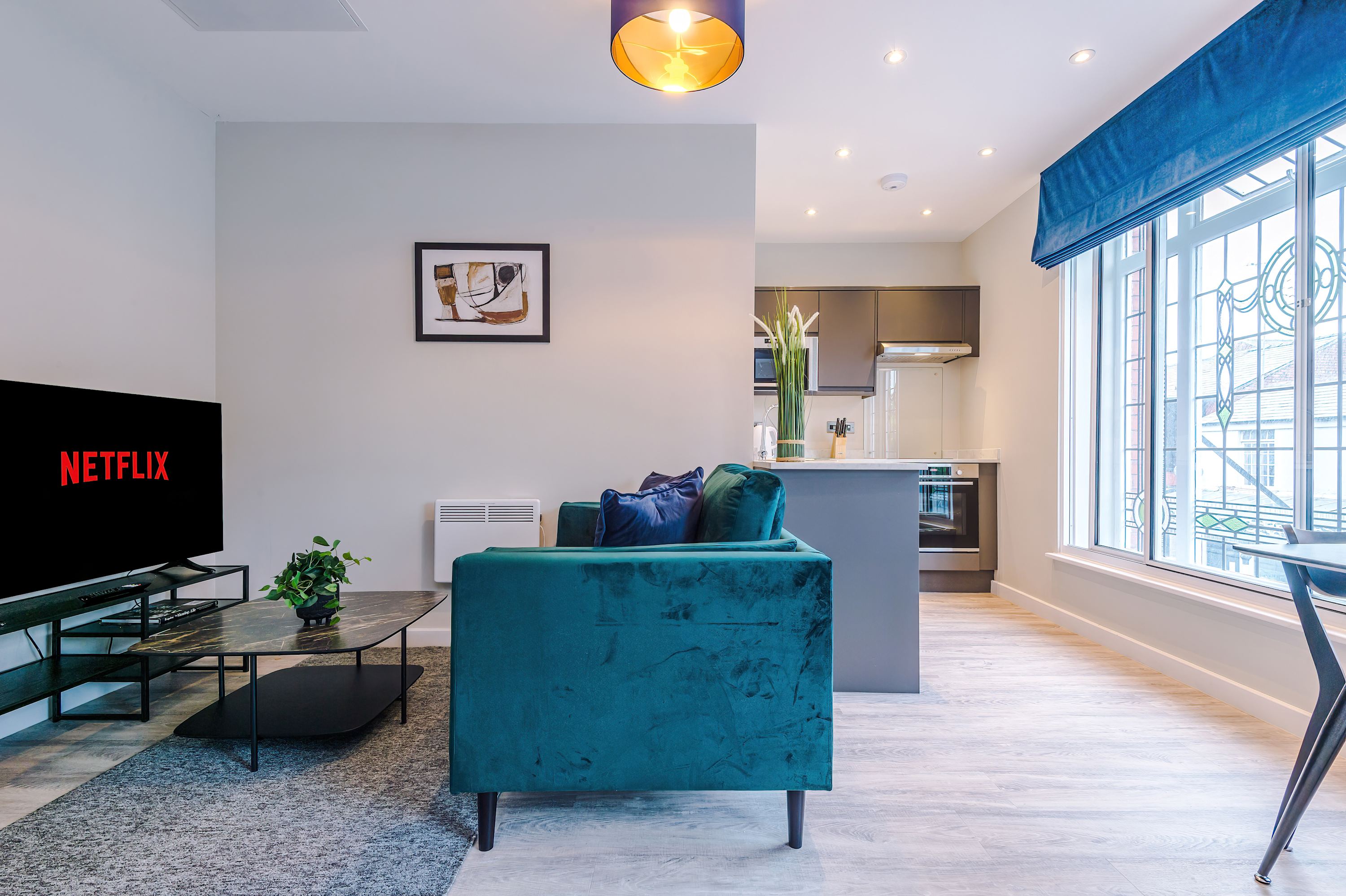 Bright & Spacious Studio | Elysée Suites Southport - Picture 7
