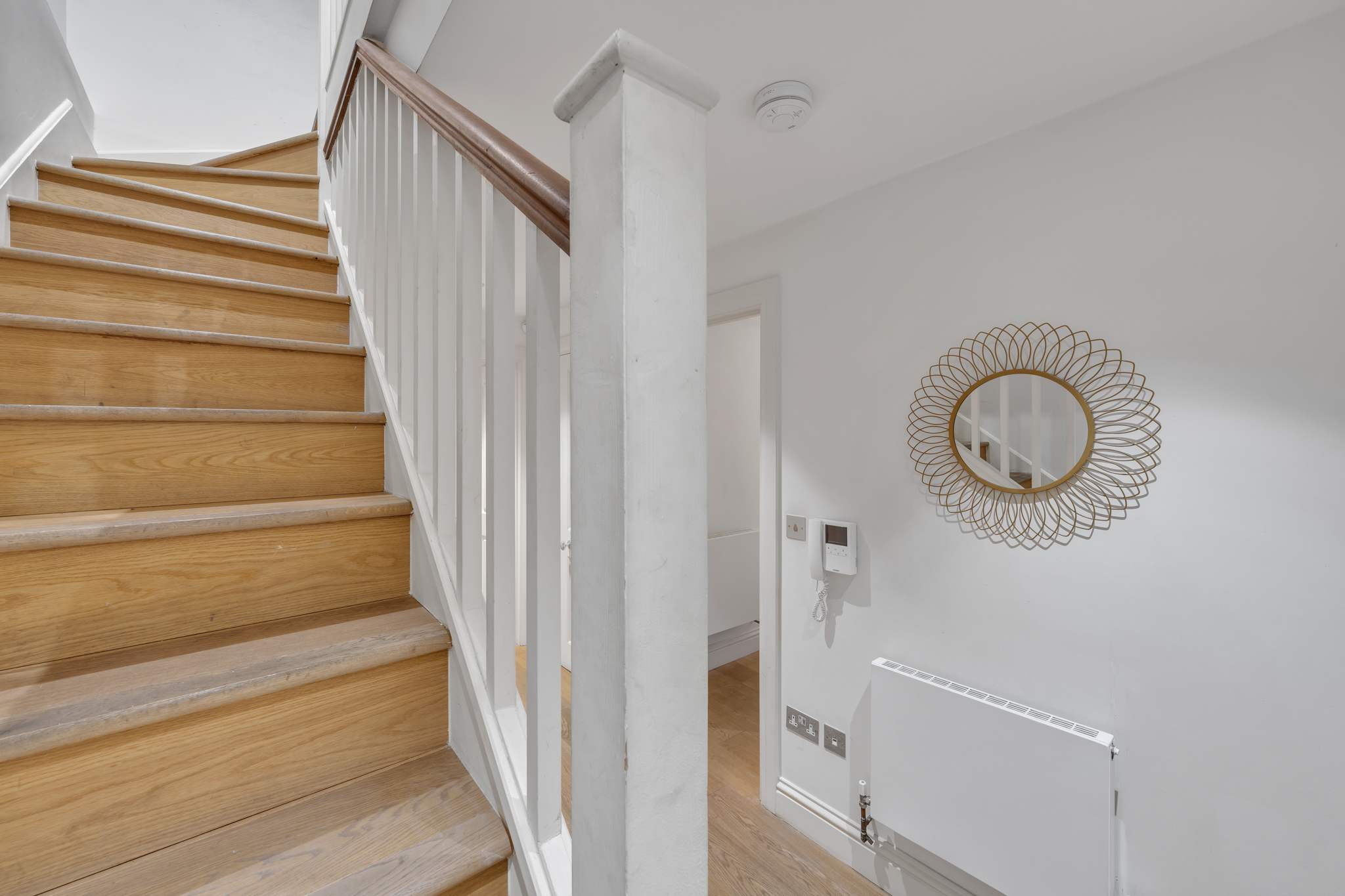 Luxurious 4-Bed Mews House in London in Shepherd Street W1J - Property image 25 - VivreStays
