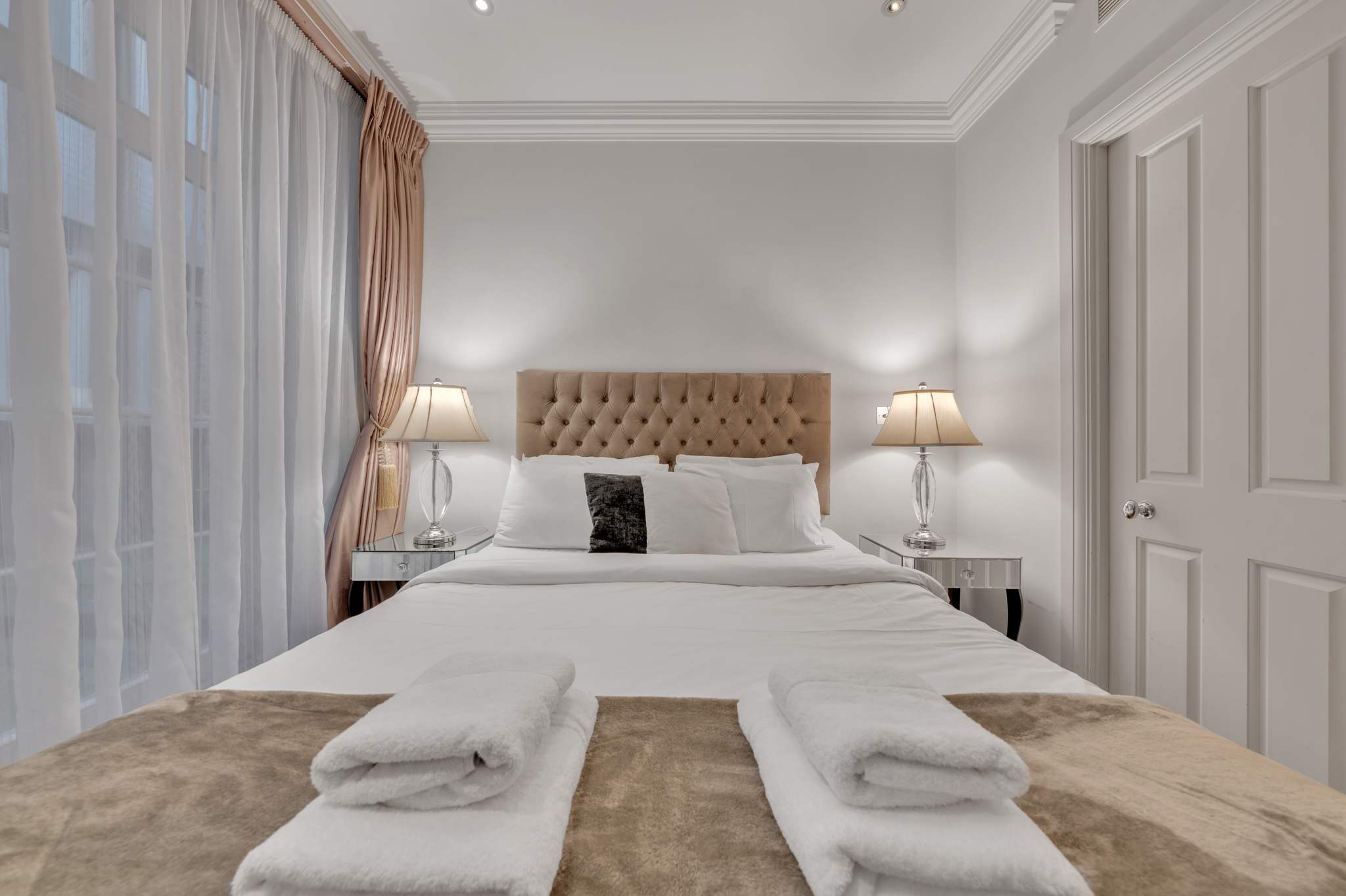 Luxurious 4-Bed Mews House in London in Shepherd Street W1J - Property image 2 - VivreStays