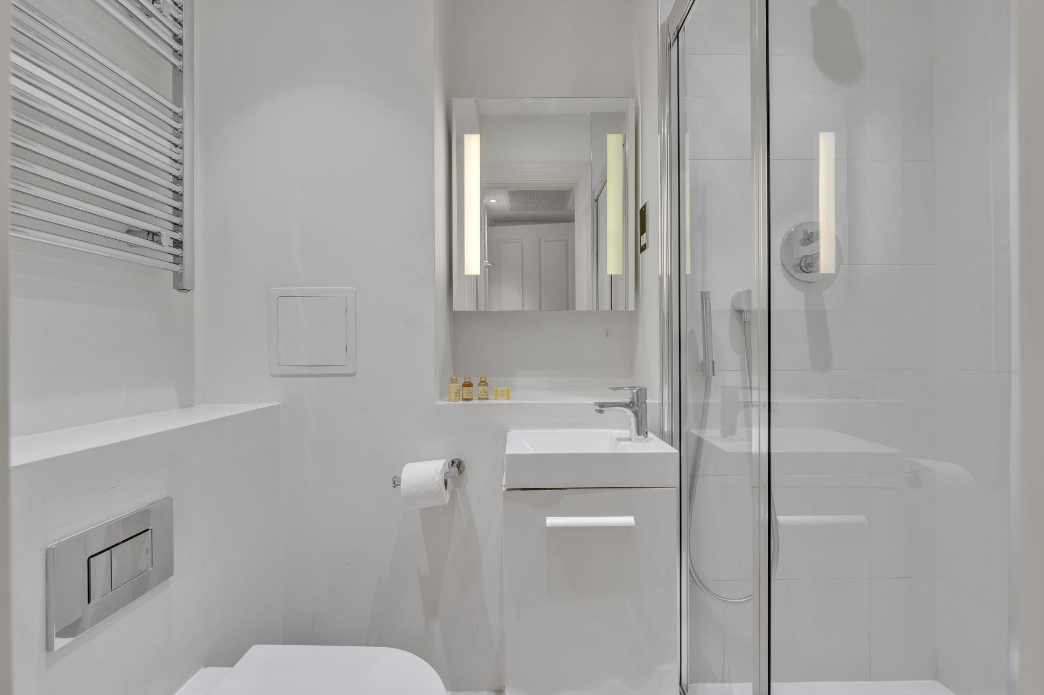 Luxurious 4-Bed Mews House in London in Shepherd Street W1J - Property image 23 - VivreStays