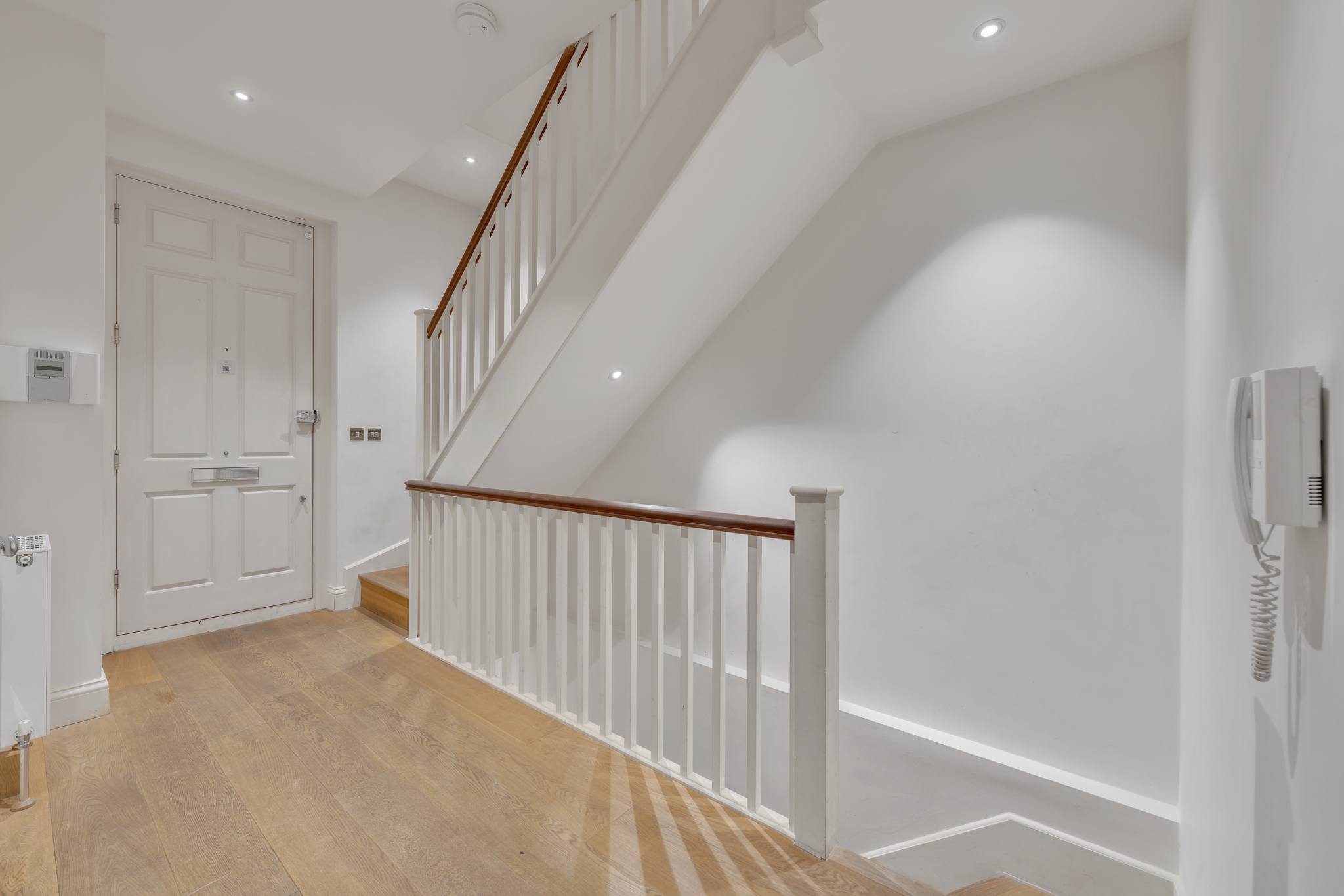 Luxurious 4-Bed Mews House in London in Shepherd Street W1J - Property image 17 - VivreStays