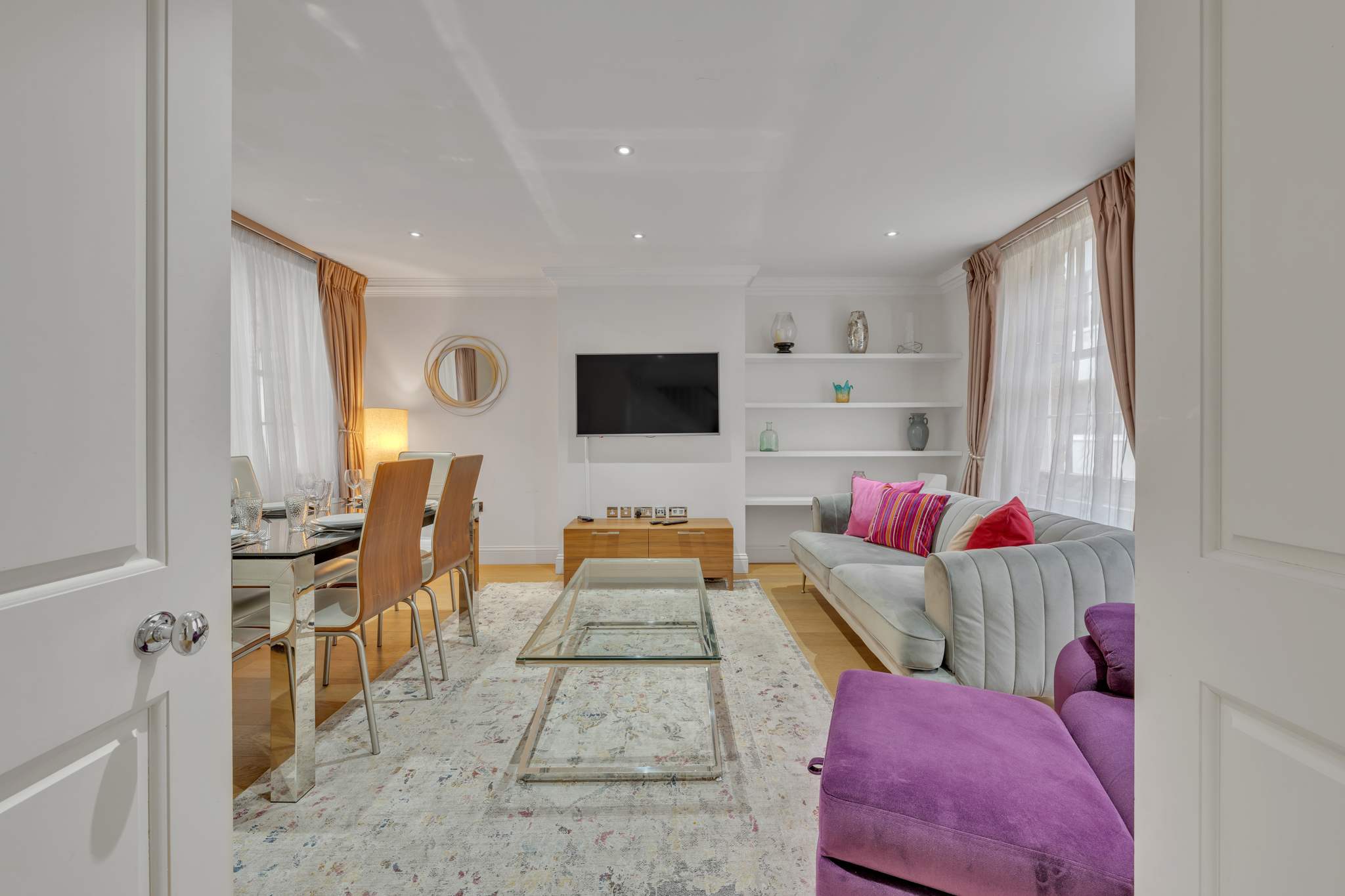 Luxurious 4-Bed Mews House in London serviced apartment - UK - VivreStays