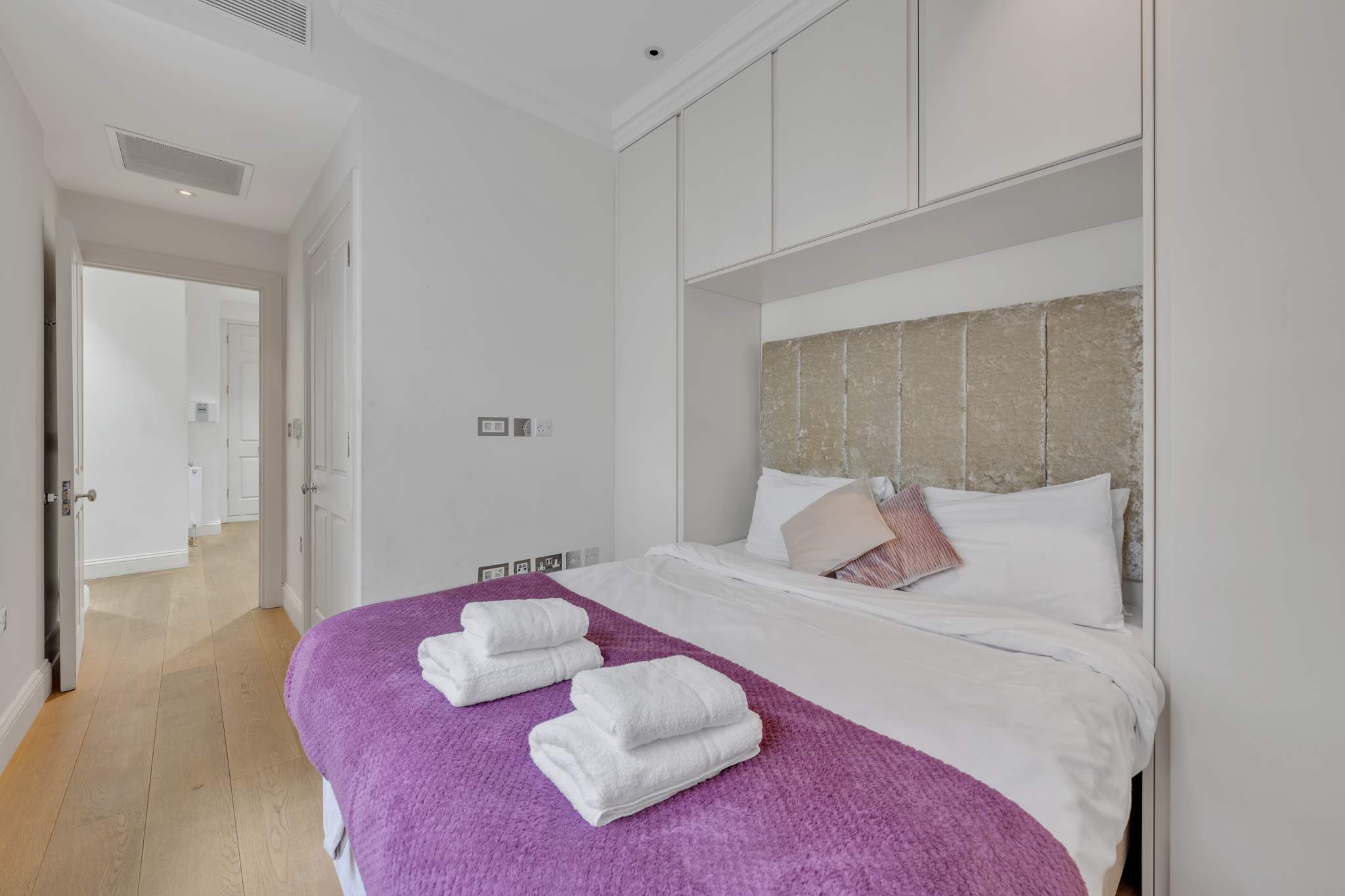 Luxurious 4-Bed Mews House in London in Shepherd Street W1J - Property image 7 - VivreStays