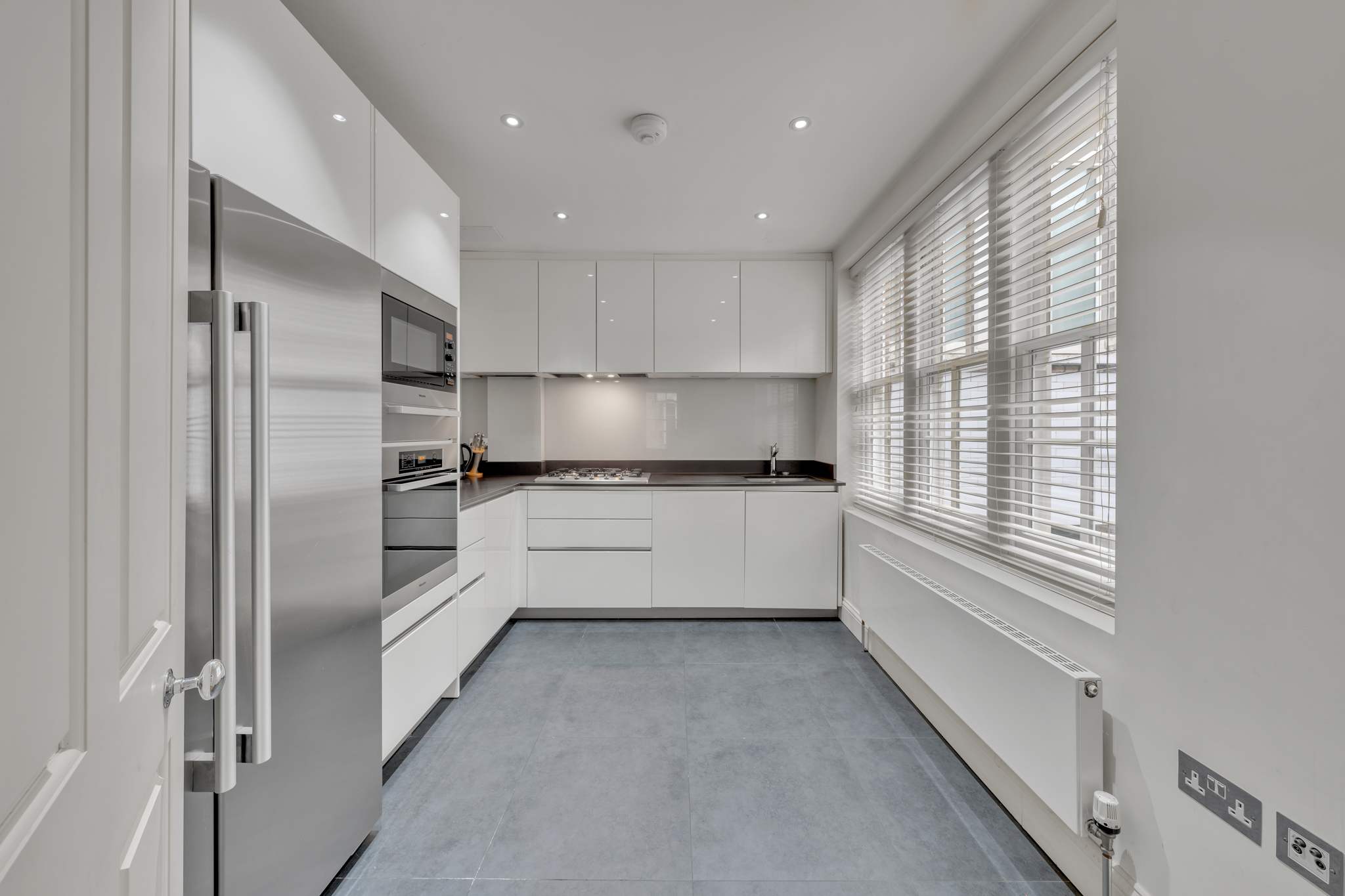 Luxurious 4-Bed Mews House in London in Shepherd Street W1J - Property image 27 - VivreStays