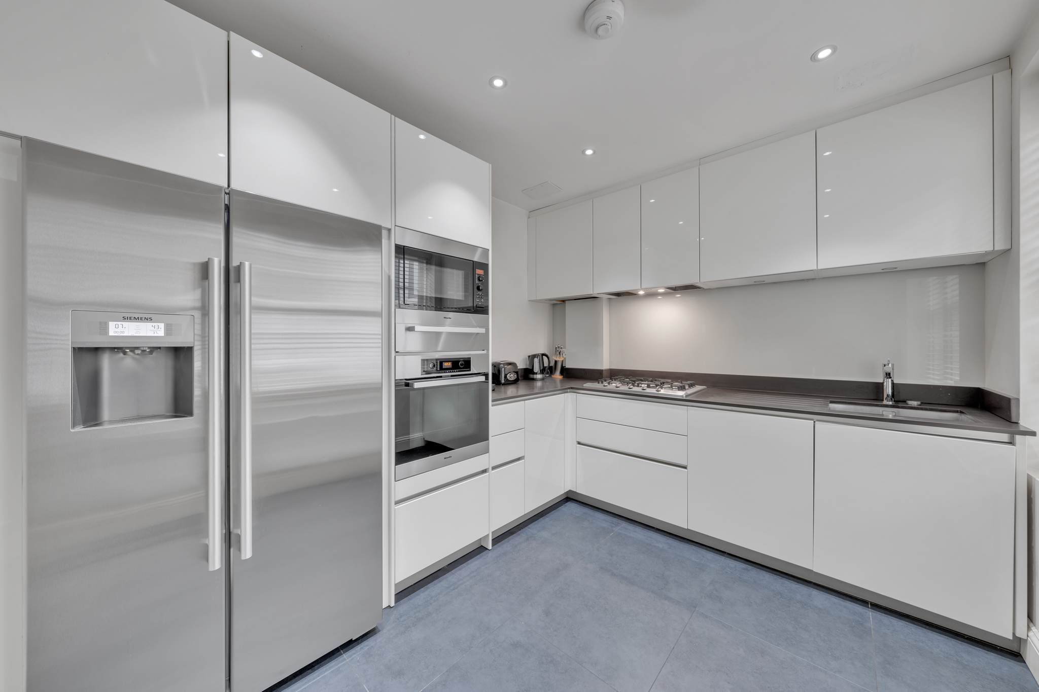 Luxurious 4-Bed Mews House in London in Shepherd Street W1J - Property image 26 - VivreStays