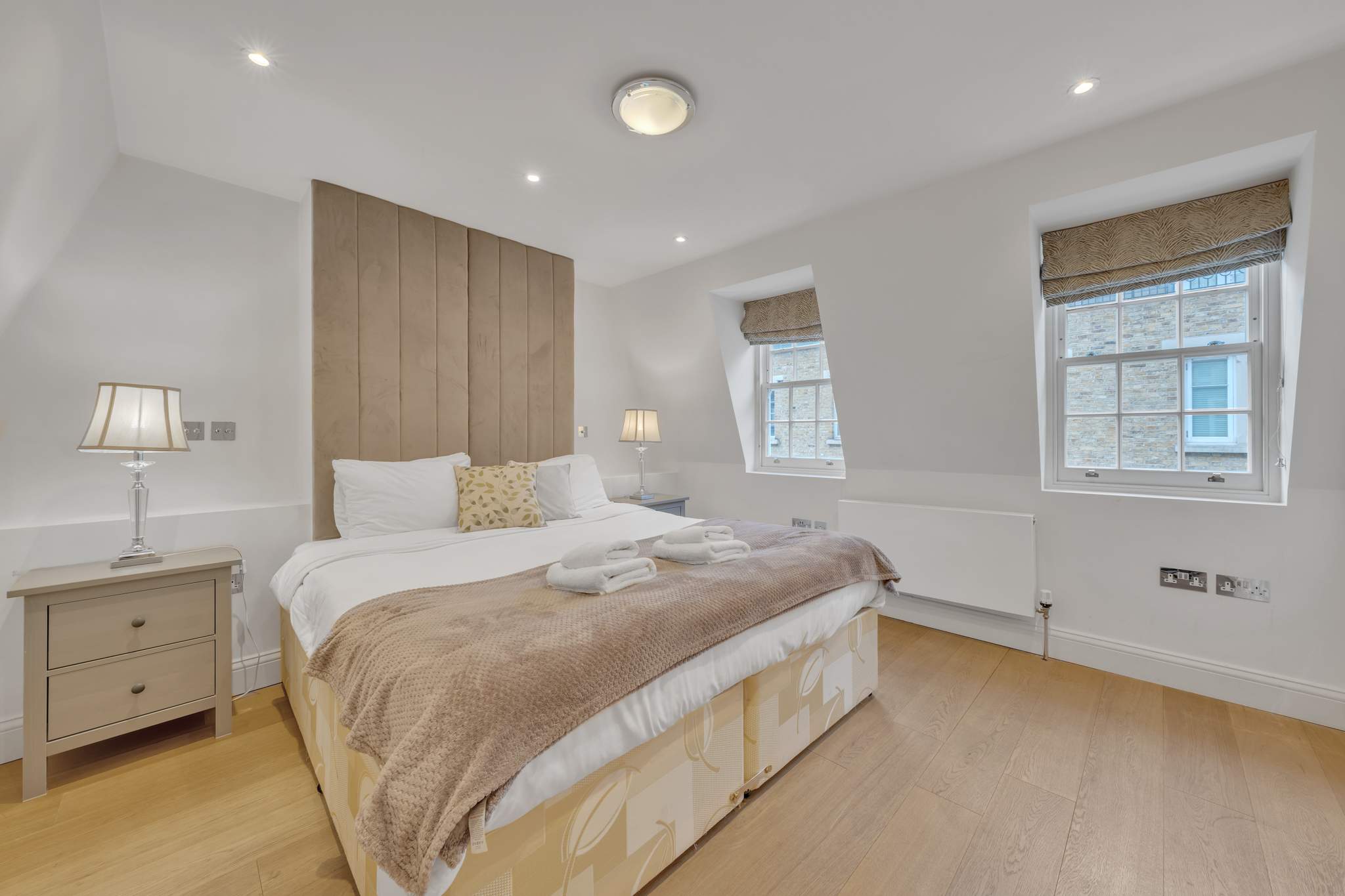 Luxurious 4-Bed Mews House in London in Shepherd Street W1J - Property image 9 - VivreStays