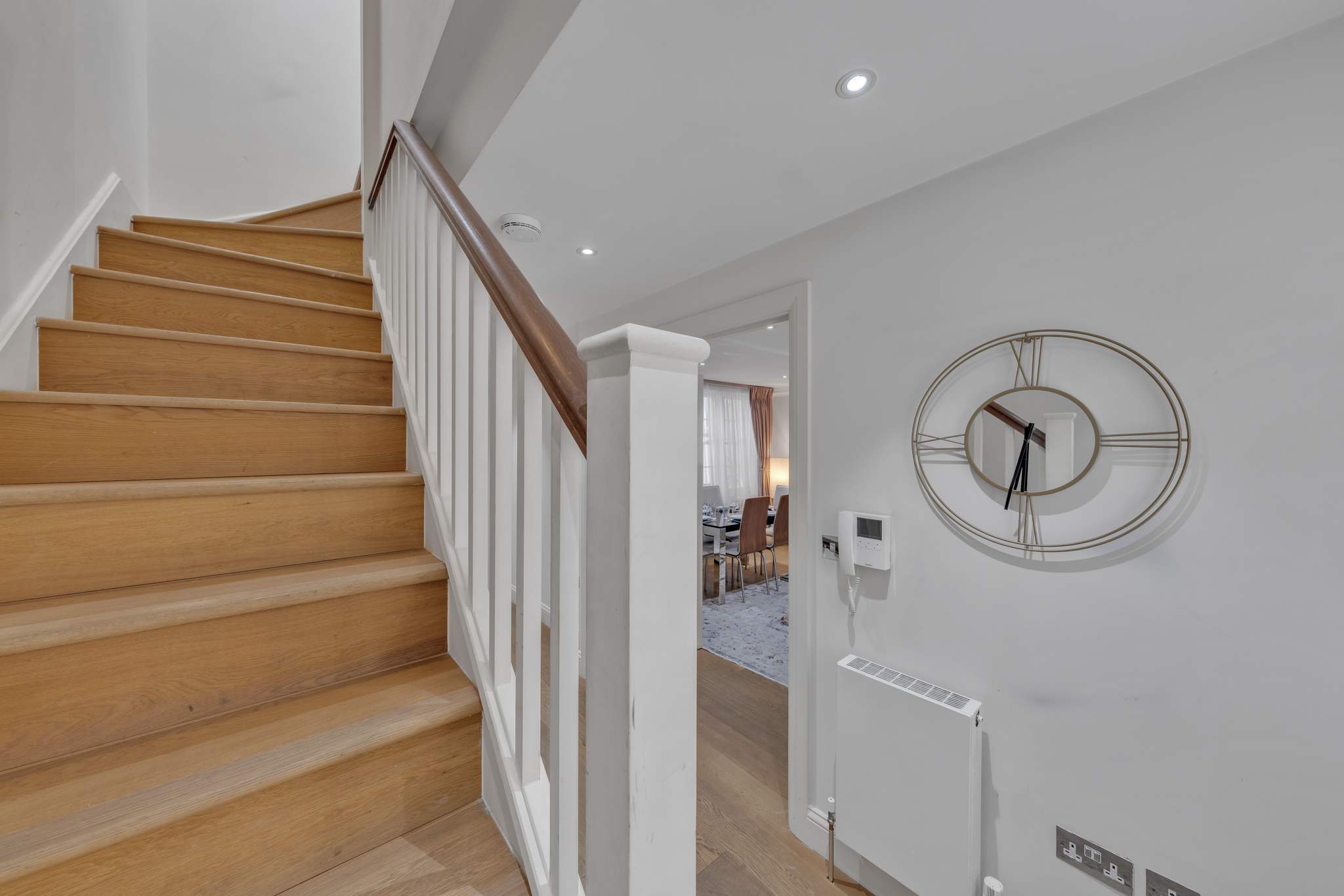 Luxurious 4-Bed Mews House in London in Shepherd Street W1J - Property image 29 - VivreStays
