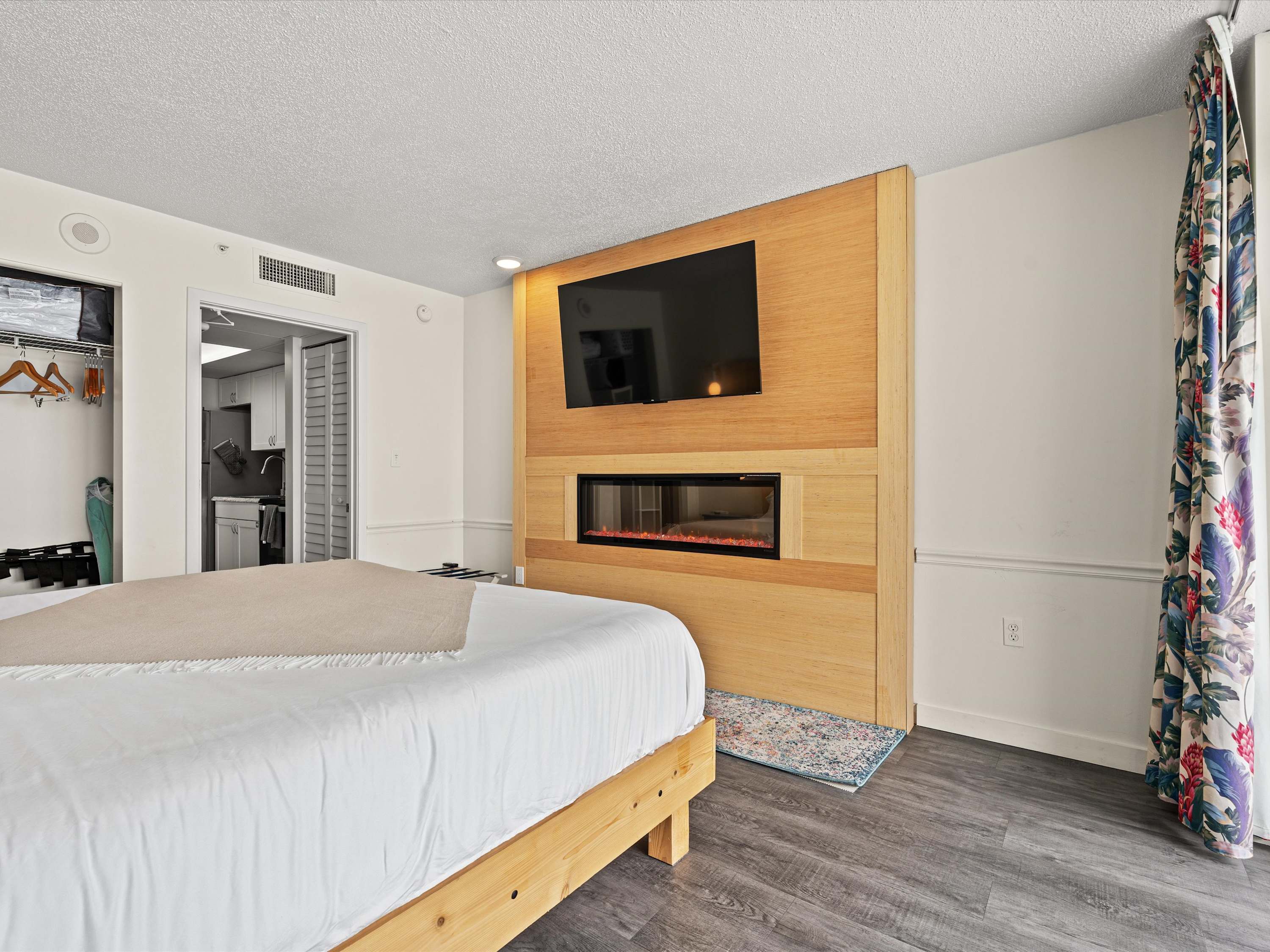 Instaworthy Oceanfront Oasis lazy river hot tubs | Photo 4