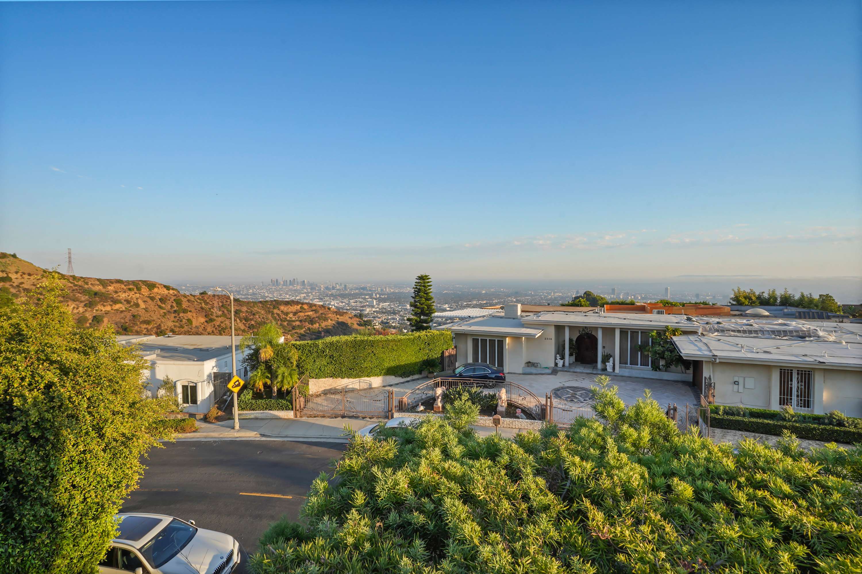 Offering the perfect blend of privacy and proximity to iconic Los Angeles attractions.