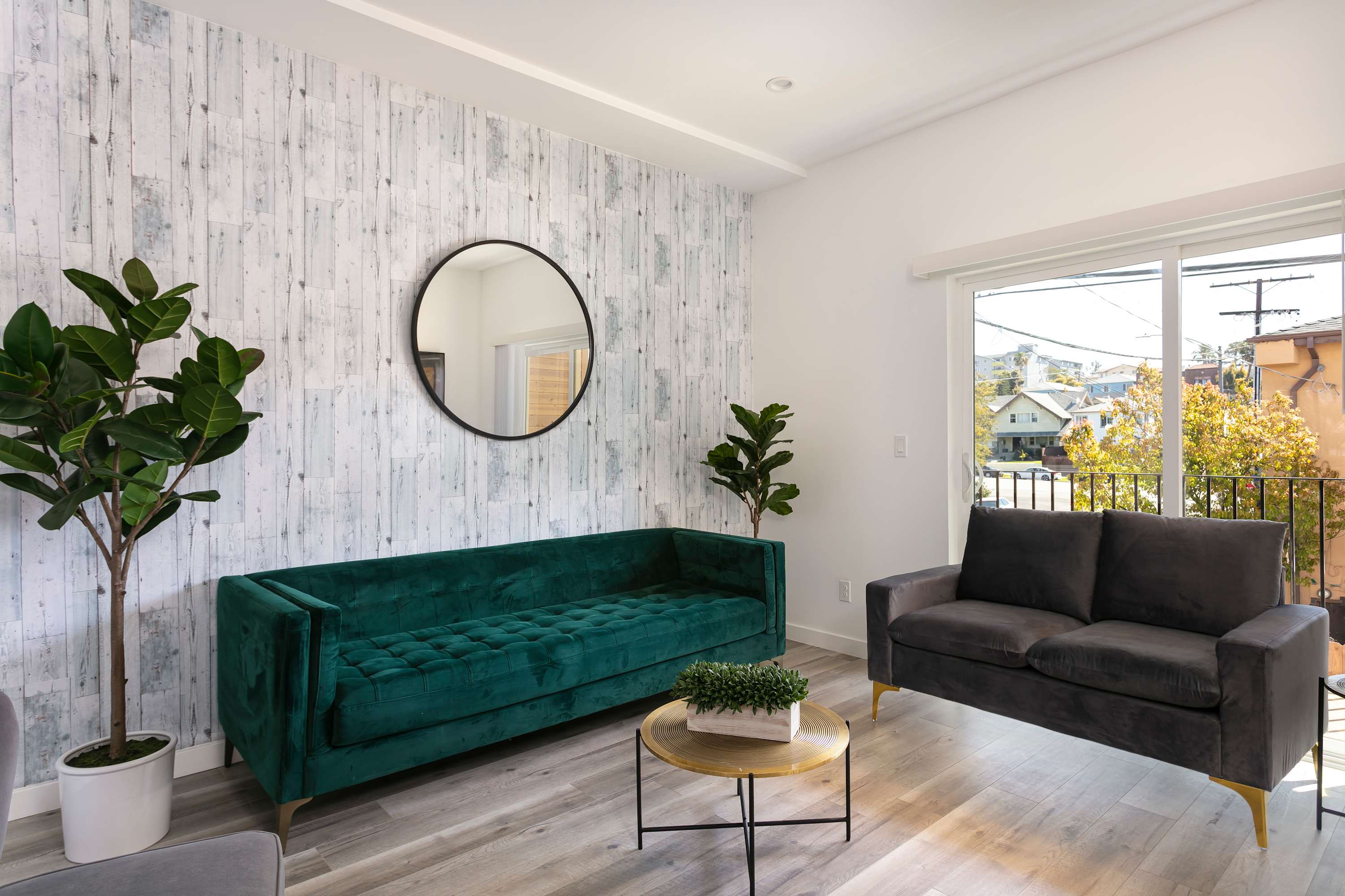 Luxurious Amenities And Gated Privacy - Stunning Townhouse Retreat - Los Angeles, CA