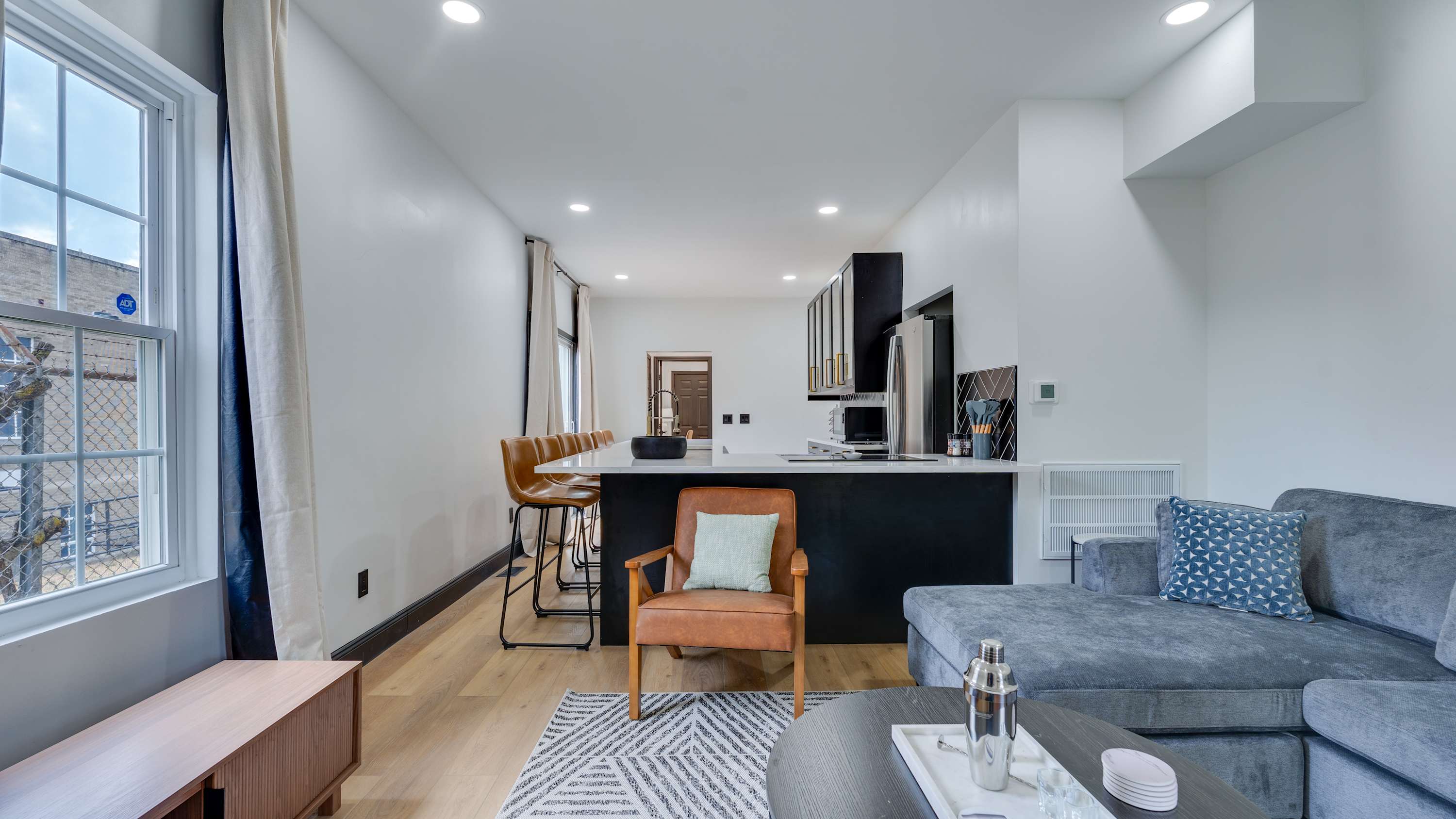 7 Bed - Urban Hot Tub Oasis near OSU & Short North