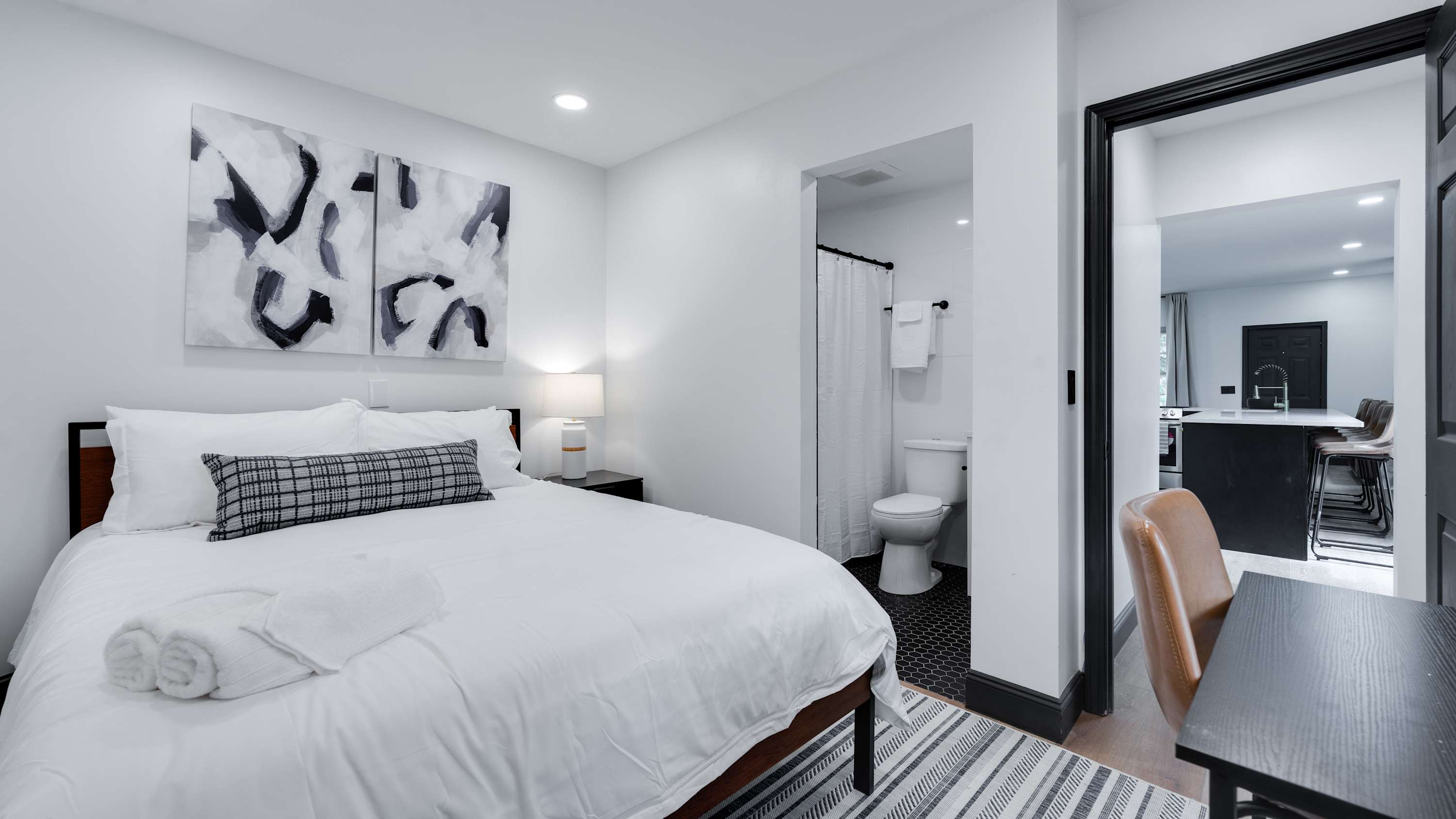 7 Bed - Urban Hot Tub Oasis near OSU & Short North