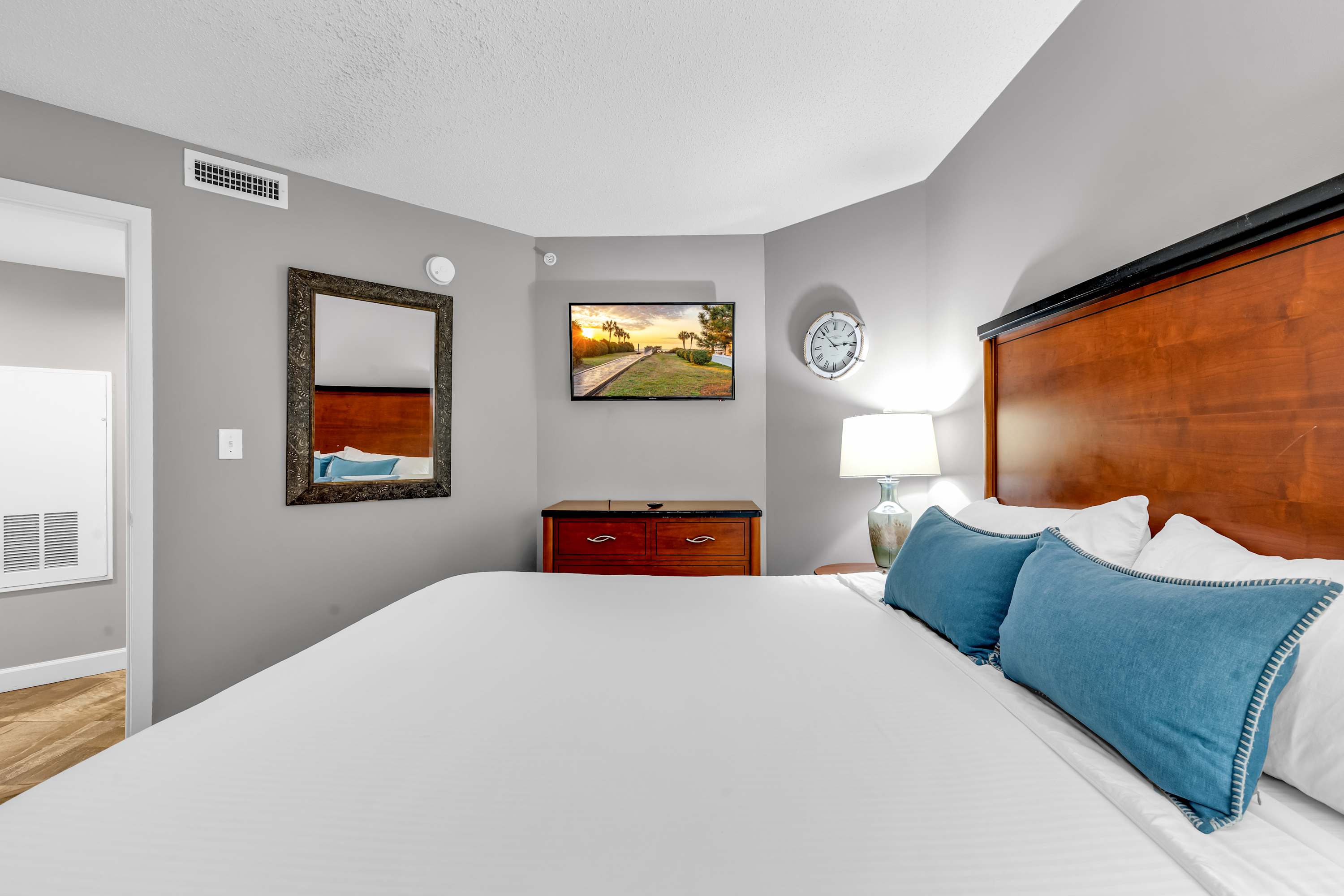 Oceanfront Perfect Couples Getaway | Photo 6