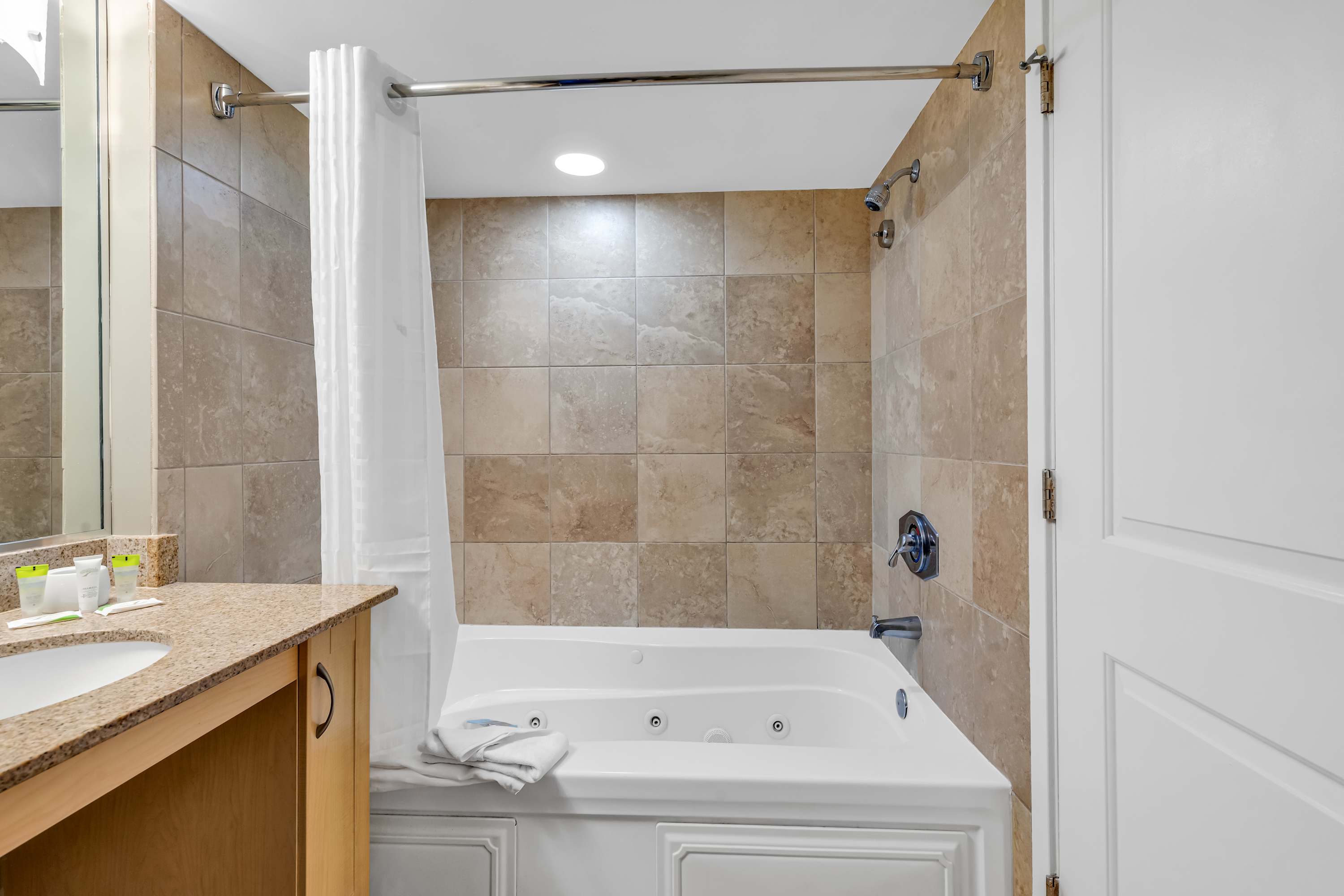 Oceanfront Perfect Couples Getaway | Photo 11