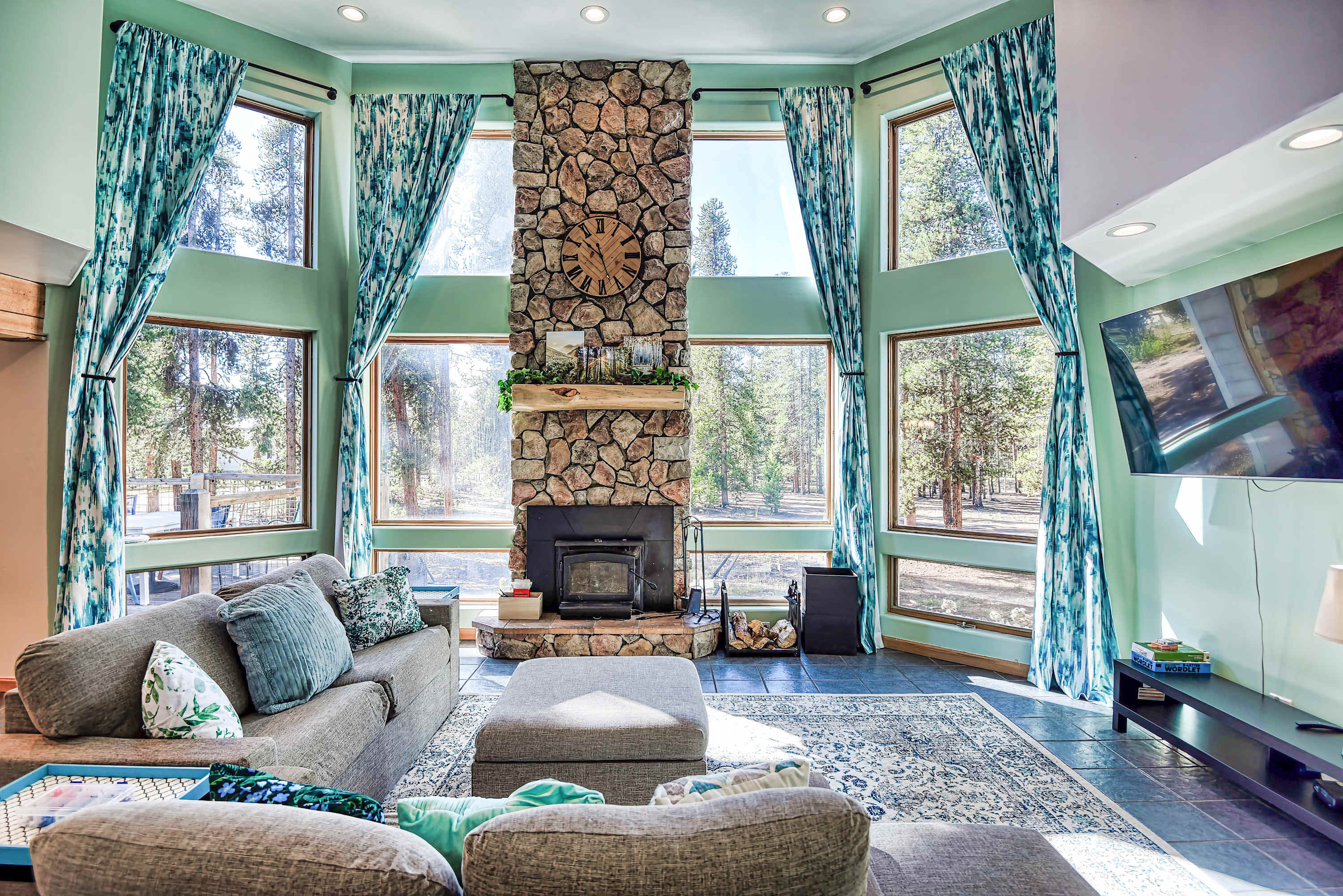 New Listing! 4BR - Hot Tub - Pets OK! — Leadville, CO — vacation rental