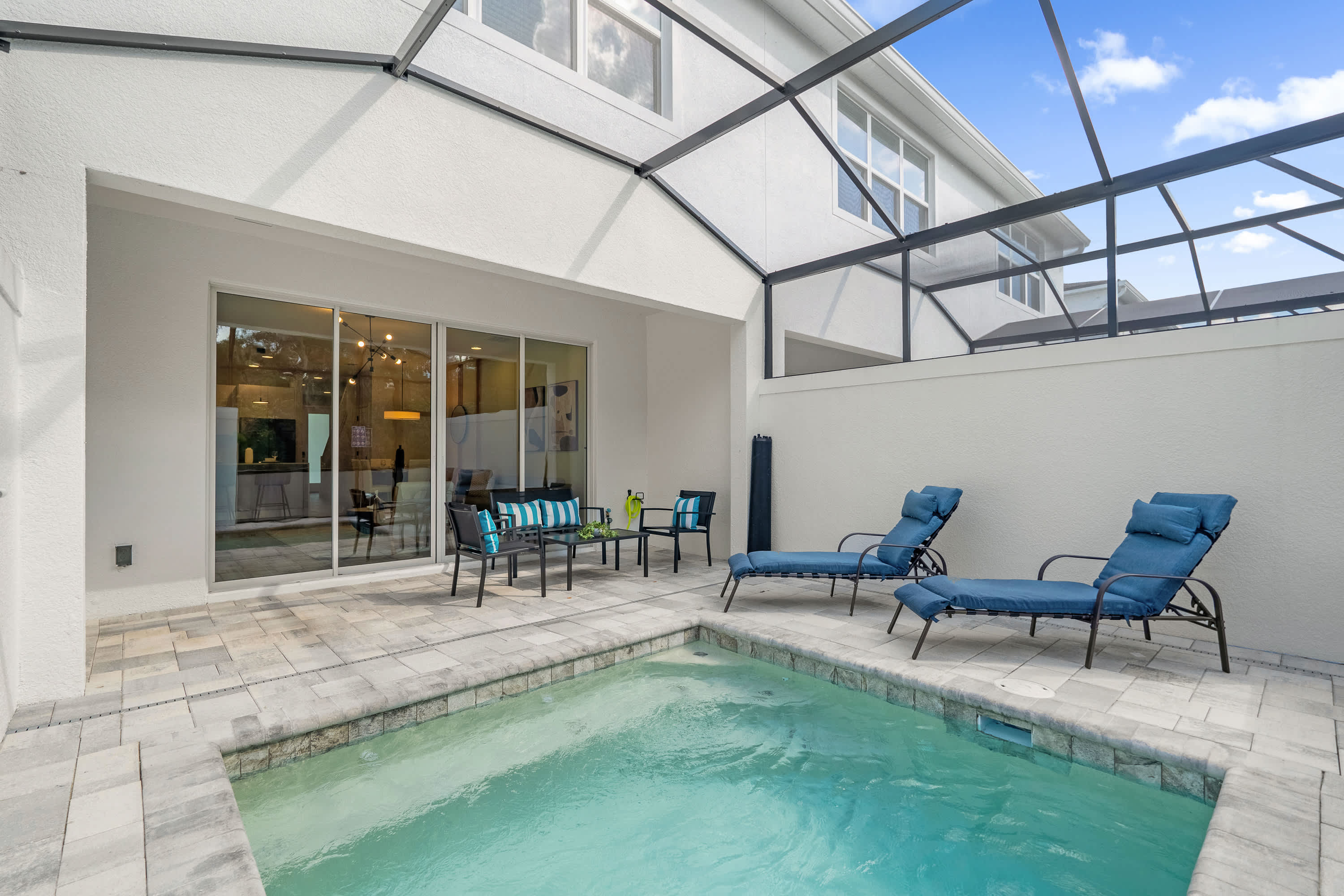 Upstay Townhouse with Private Pool and Foosball