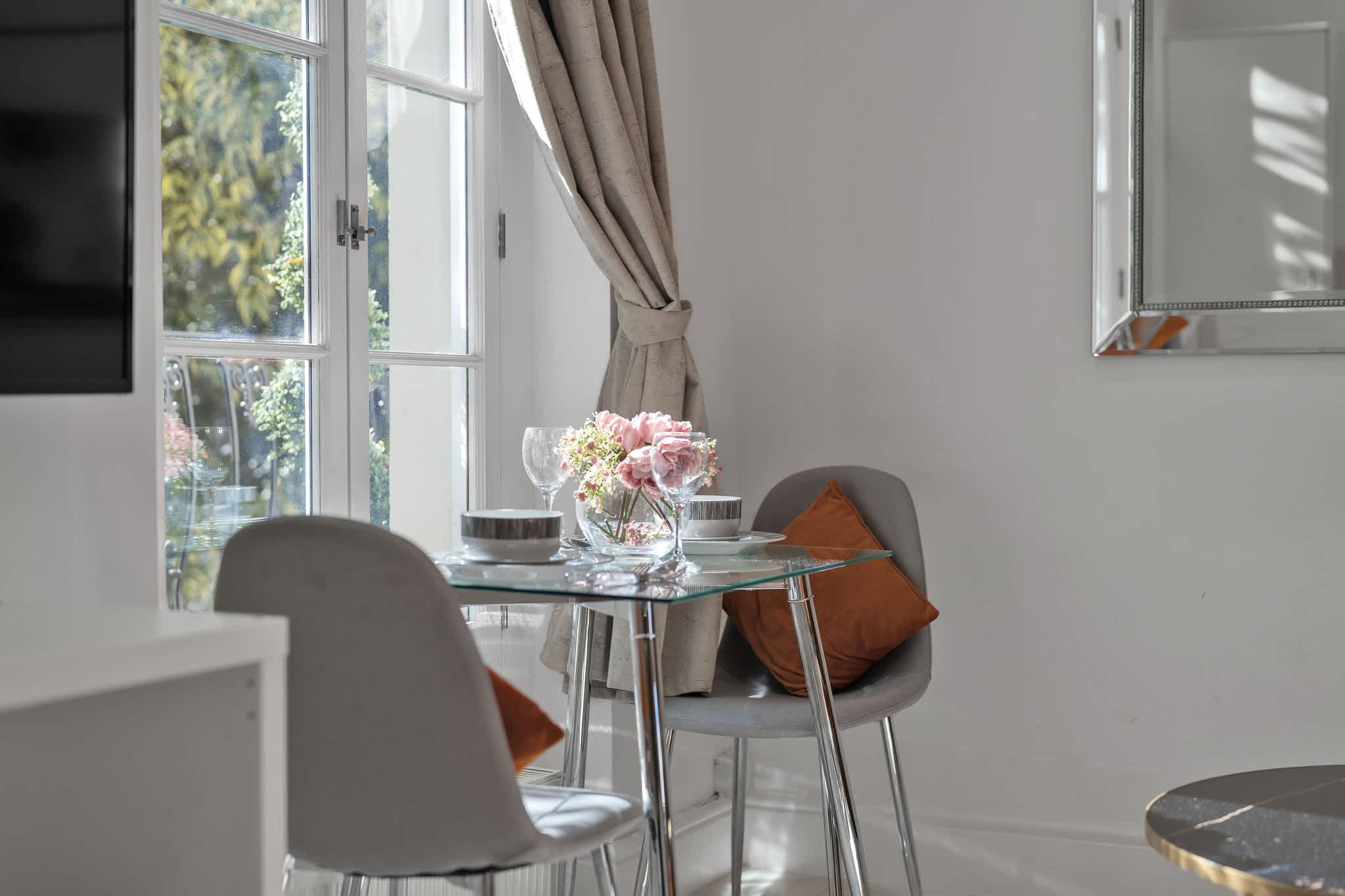 Charming 1B Victorian Apartment with Balcony in Chilworth Street W2 - Property image 23 - VivreStays