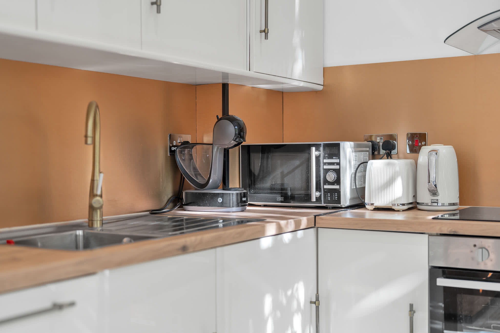 Charming 1B Victorian Apartment with Balcony in Chilworth Street W2 - Property image 21 - VivreStays
