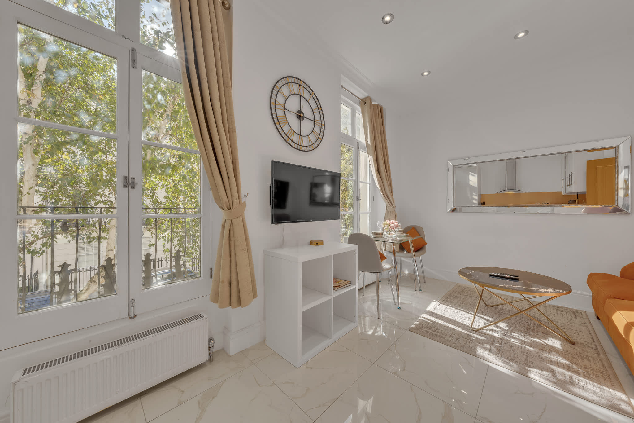 Charming 1B Victorian Apartment with Balcony in Chilworth Street W2 - Property image 14 - VivreStays