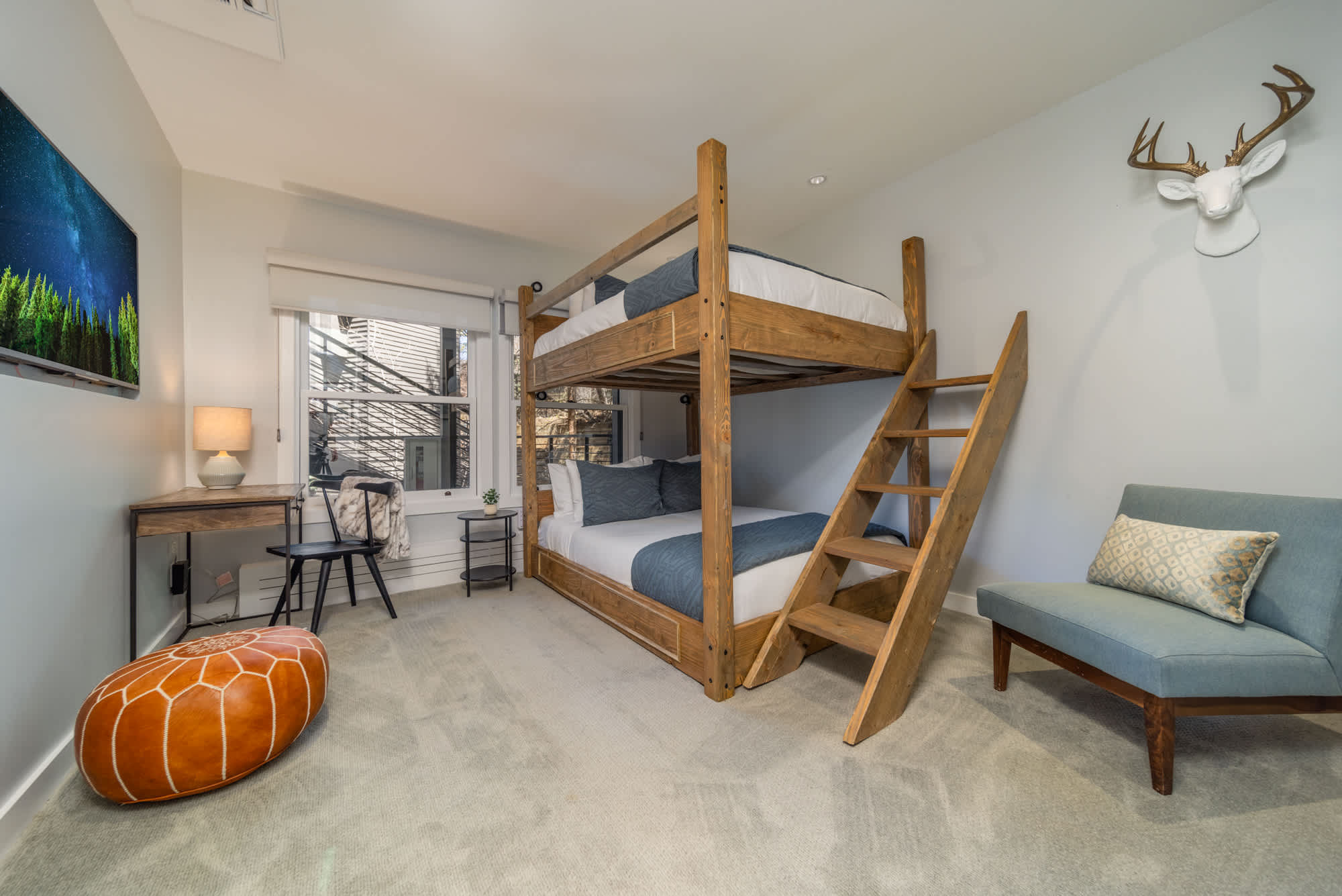 Ski-in/out! Renovated 3BR w AC & Stunning Views!
