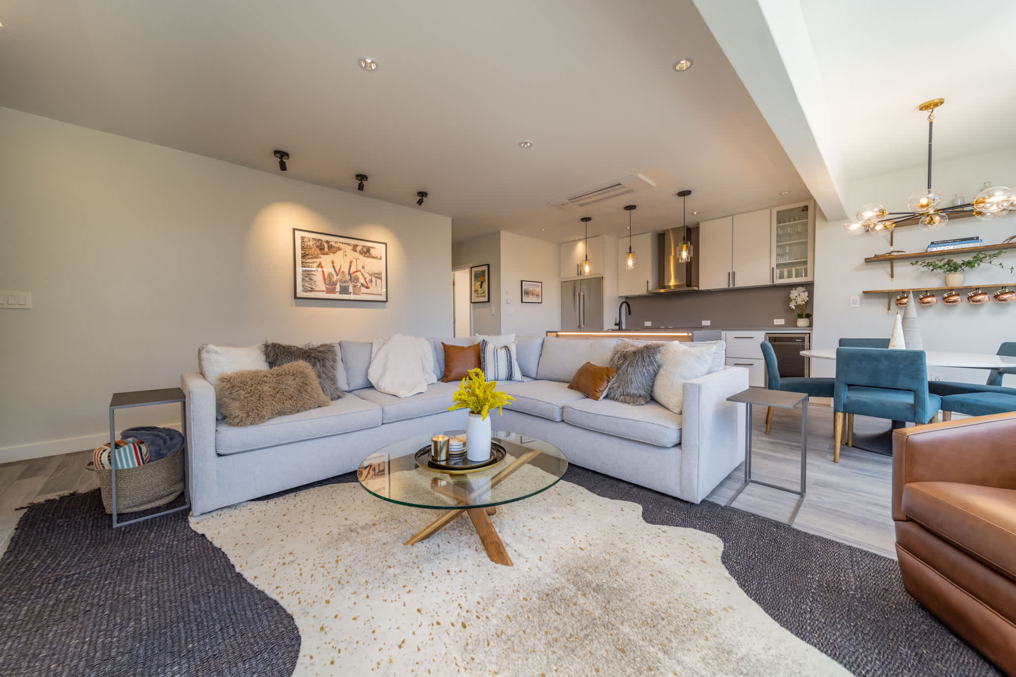 Ski-in/out! Renovated 3BR w AC & Stunning Views!