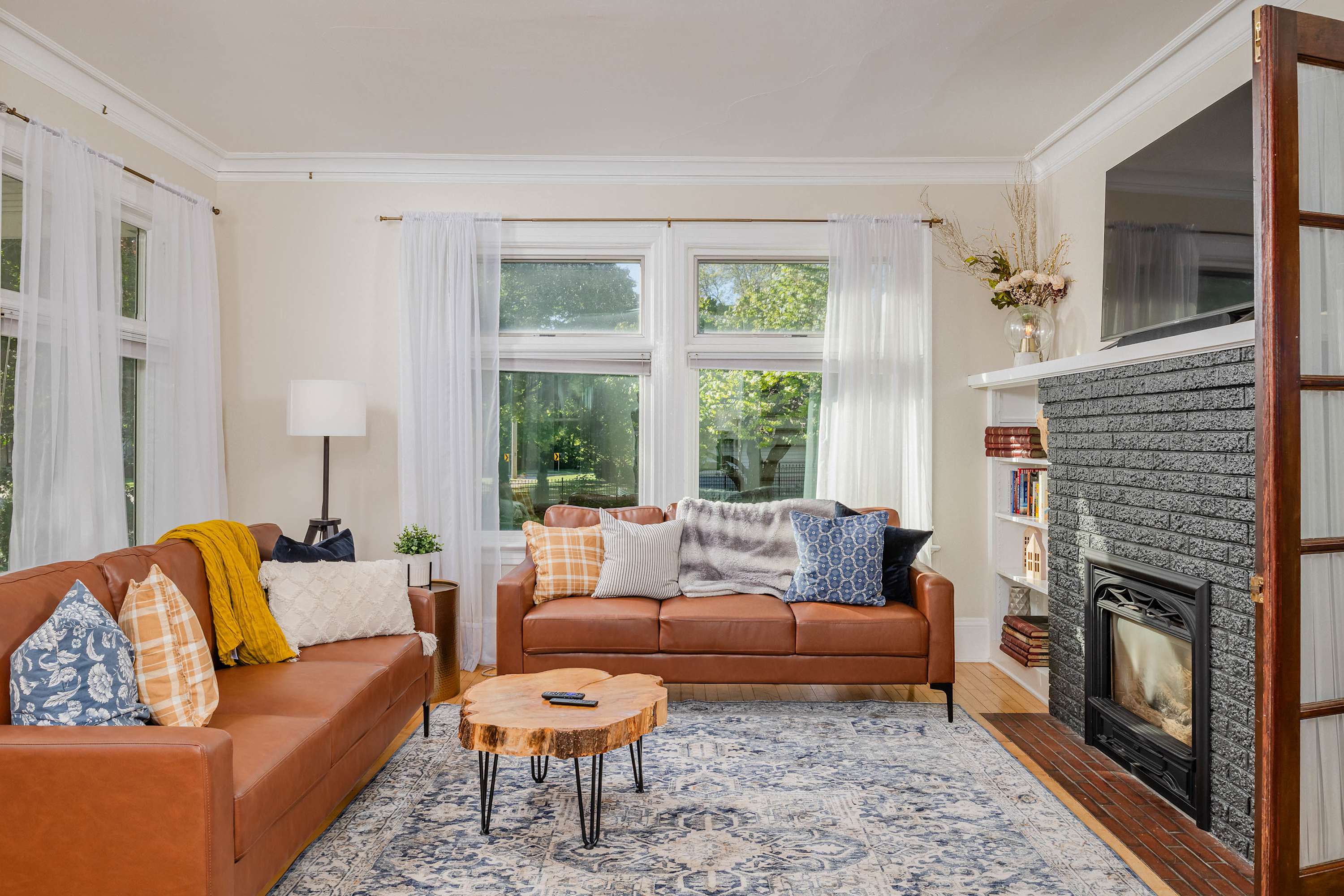 Charming Classic Home With Historic Character - Elegant Retreat - Appleton, WI