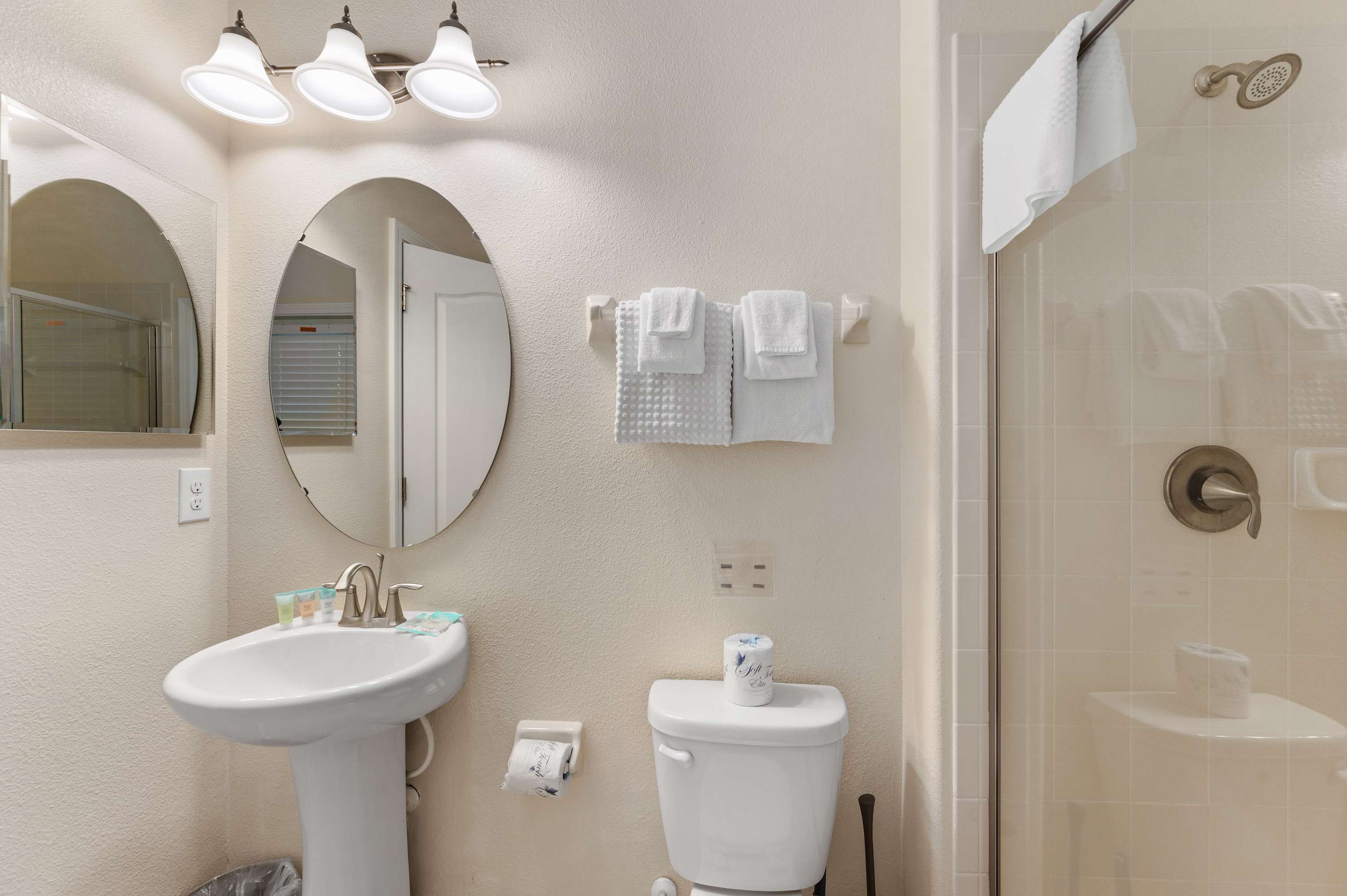 ChampionsGate villa w/ pool, hot tub & games