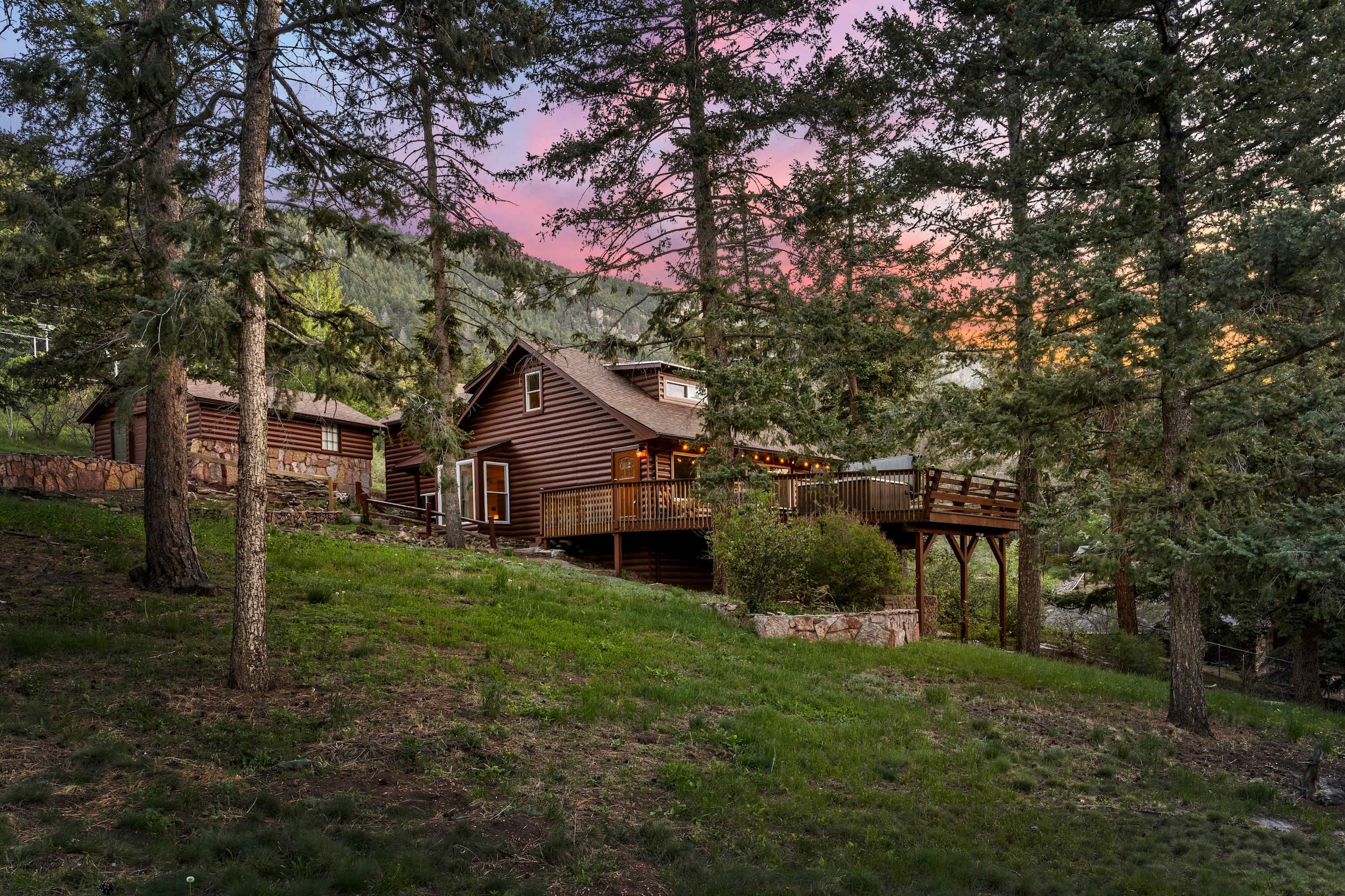 Forest Cabin - Hot Tub & Mt Views - Pikes Peak — Cascade-Chipita Park, CO — vacation rental