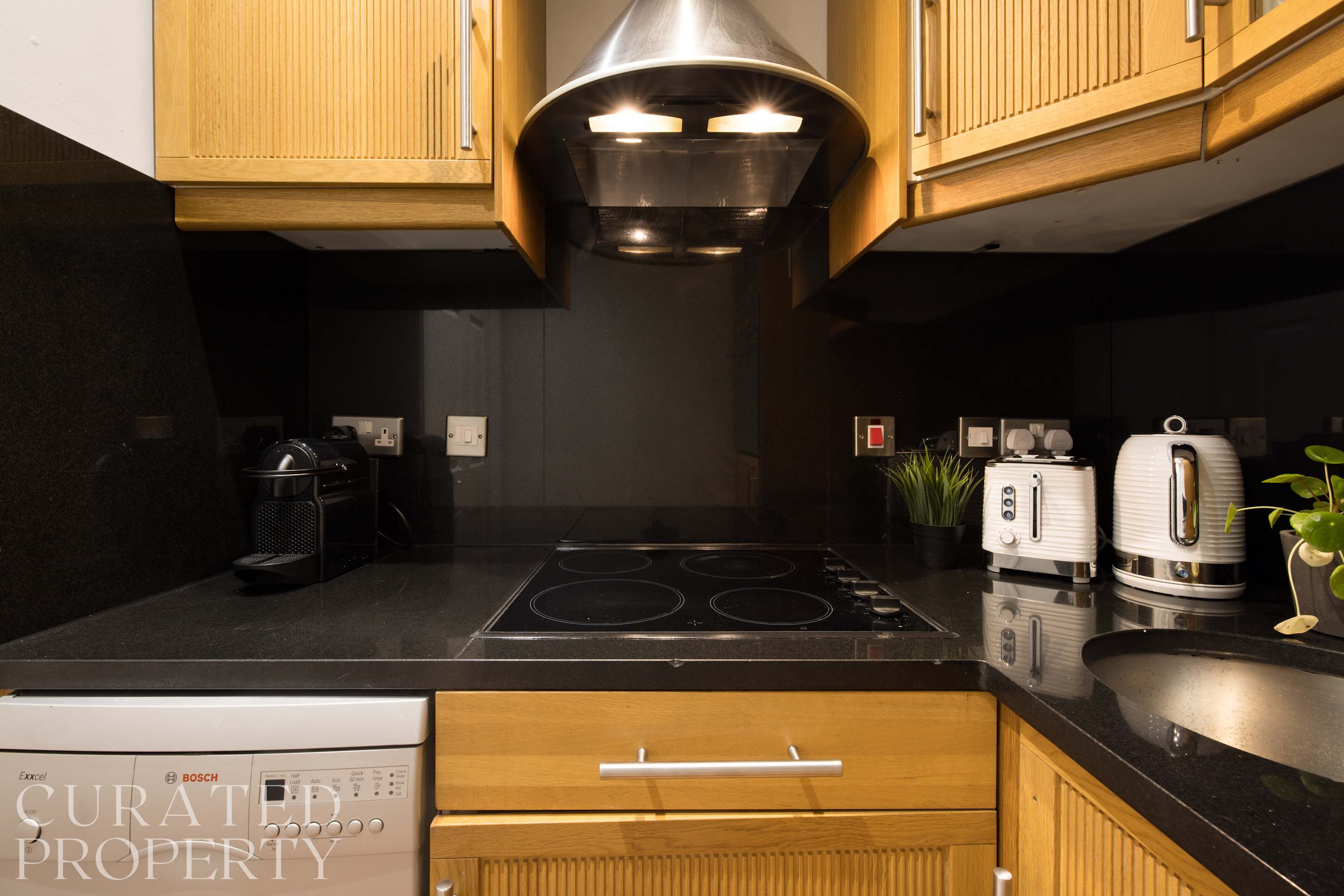 Chic & Light-filled Earls Court Flat near Tube in 49 Eardley Crescent SW5 9JT - Property image 13 - VivreStays
