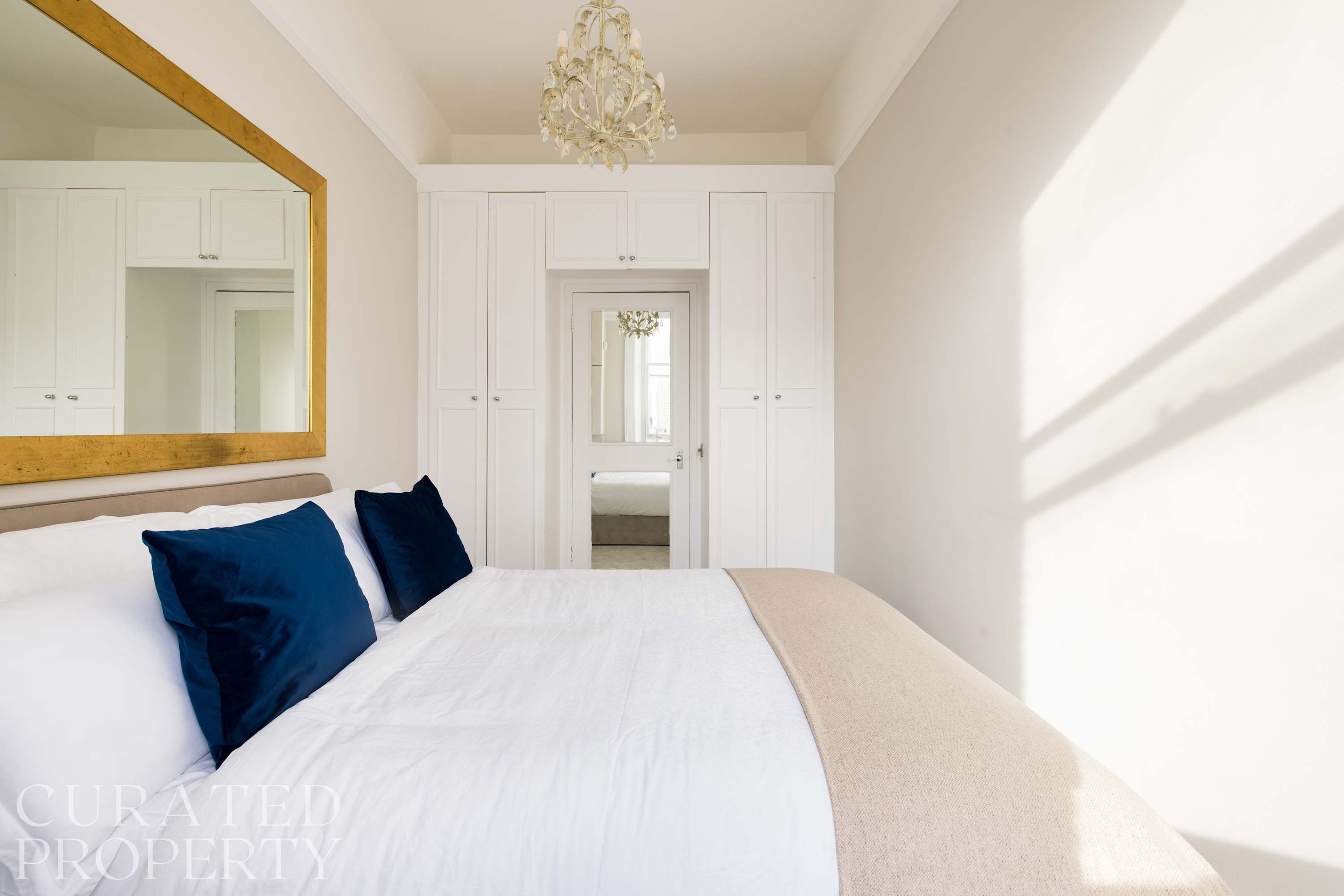 Chic & Light-filled Earls Court Flat near Tube in 49 Eardley Crescent SW5 9JT - Property image 5 - VivreStays