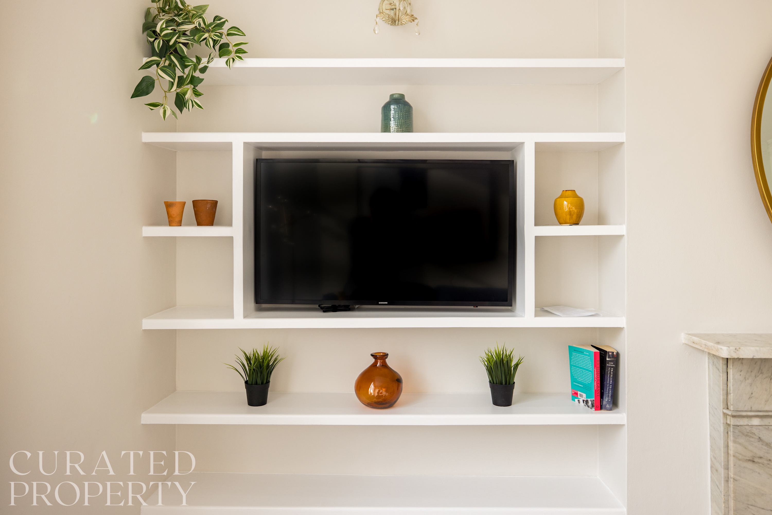 Chic & Light-filled Earls Court Flat near Tube in 49 Eardley Crescent SW5 9JT - Property image 8 - VivreStays