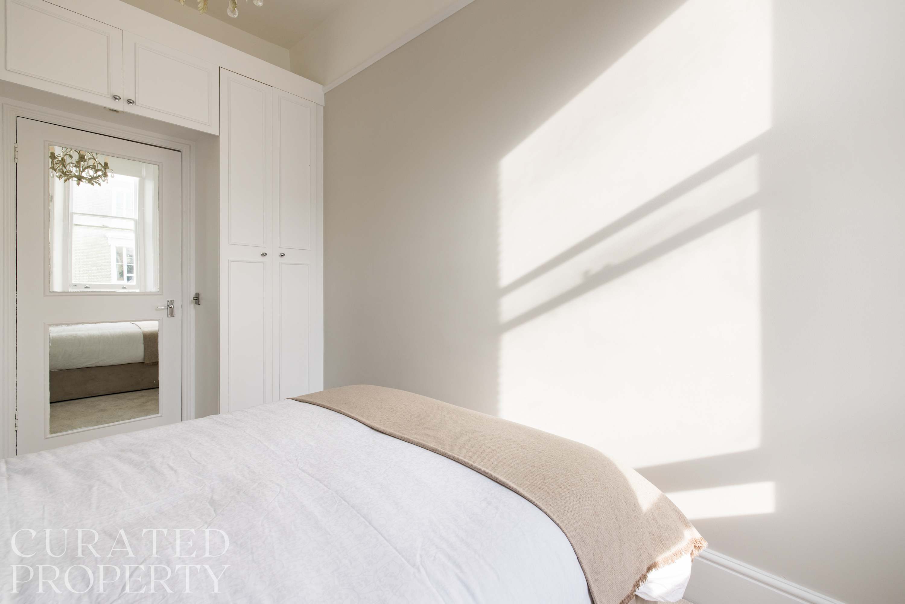 Chic & Light-filled Earls Court Flat near Tube in 49 Eardley Crescent SW5 9JT - Property image 17 - VivreStays