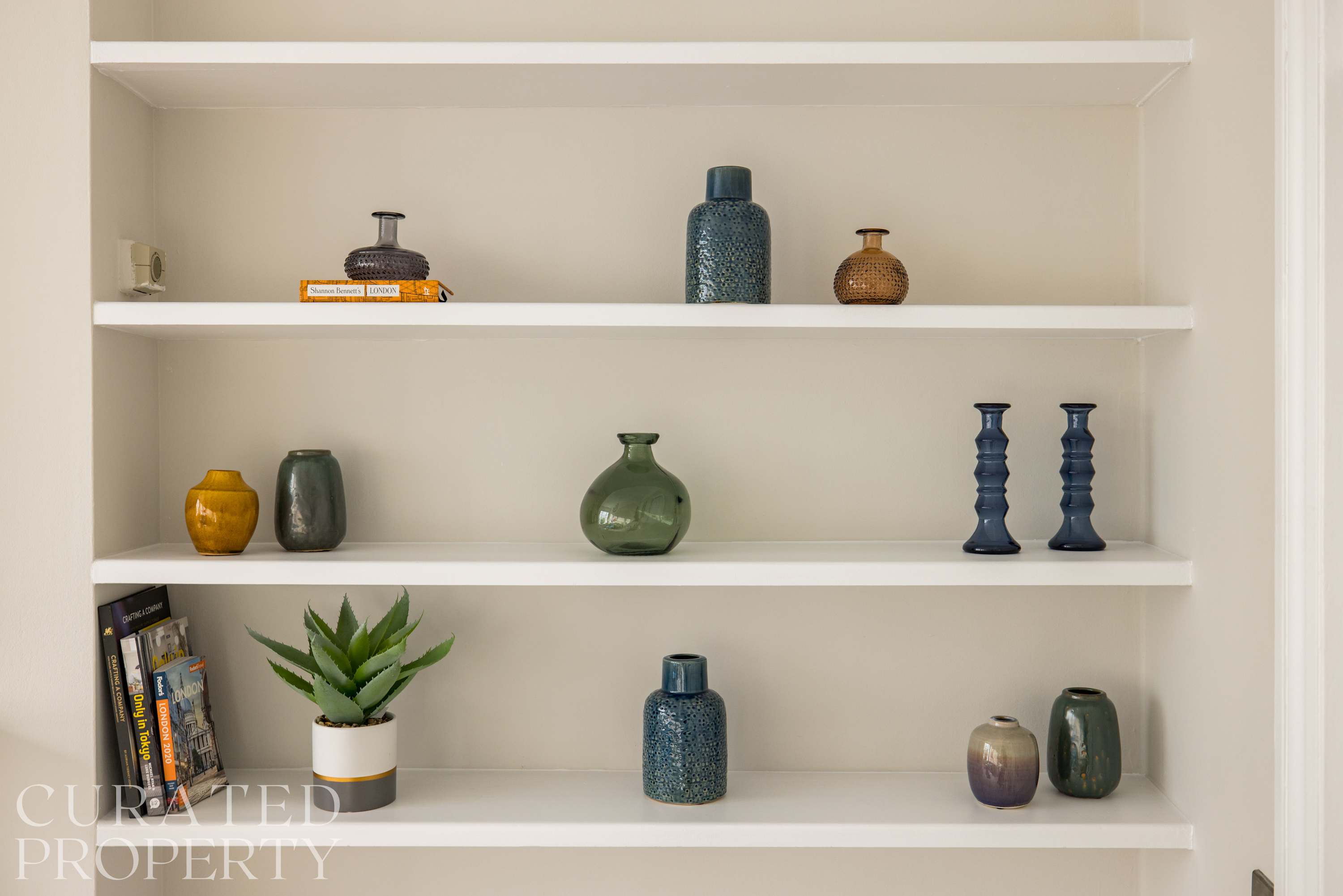 Chic & Light-filled Earls Court Flat near Tube in 49 Eardley Crescent SW5 9JT - Property image 9 - VivreStays
