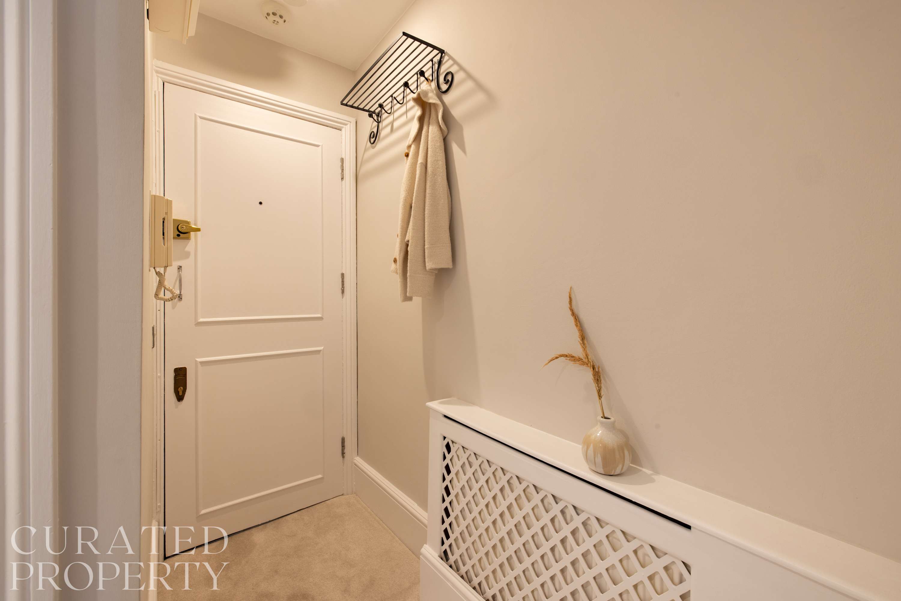Chic & Light-filled Earls Court Flat near Tube in 49 Eardley Crescent SW5 9JT - Property image 22 - VivreStays