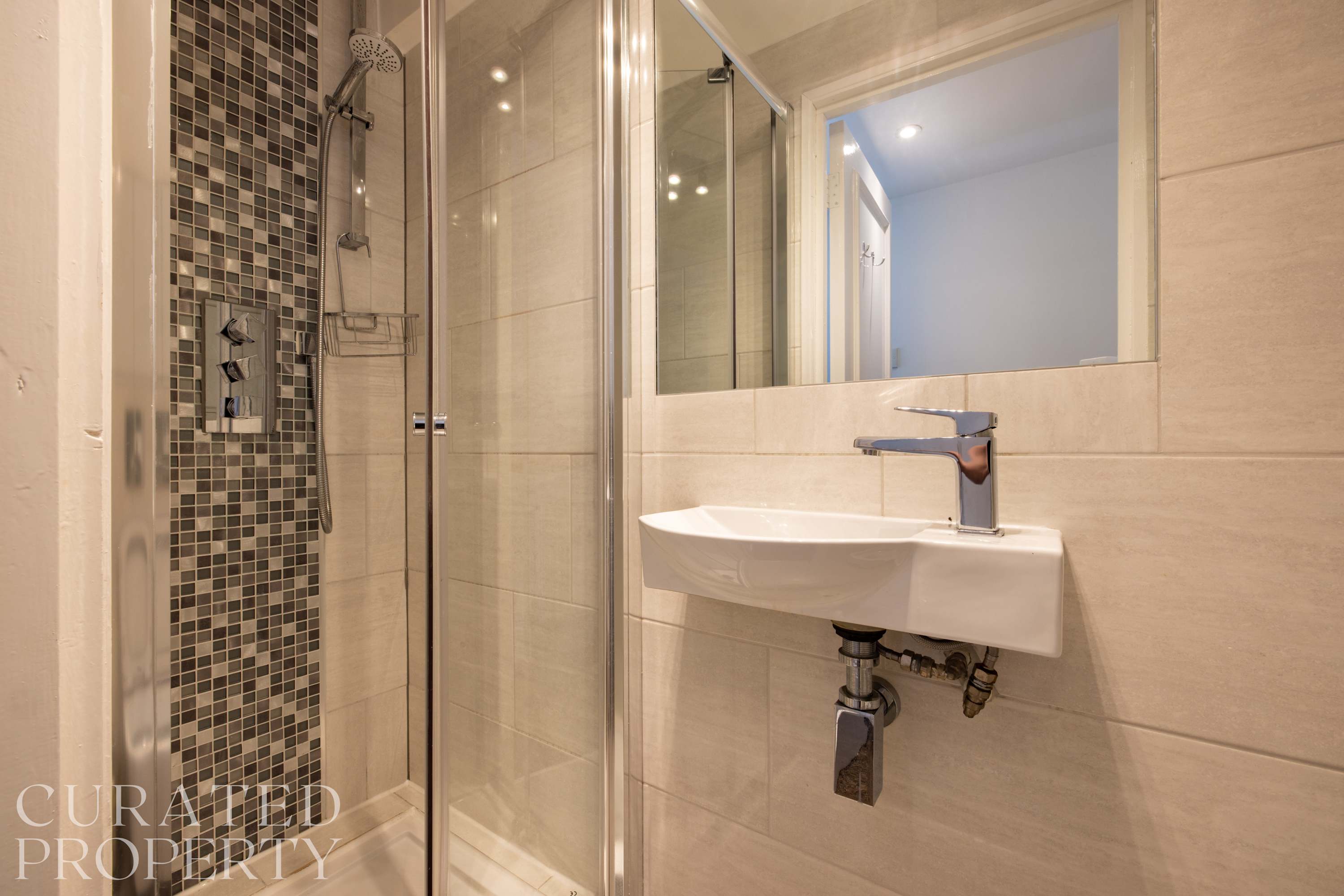 Spacious Earls Court Apt - Office & Rear Terrace in 58 Eardley Crescent SW5 9JZ - Property image 24 - VivreStays