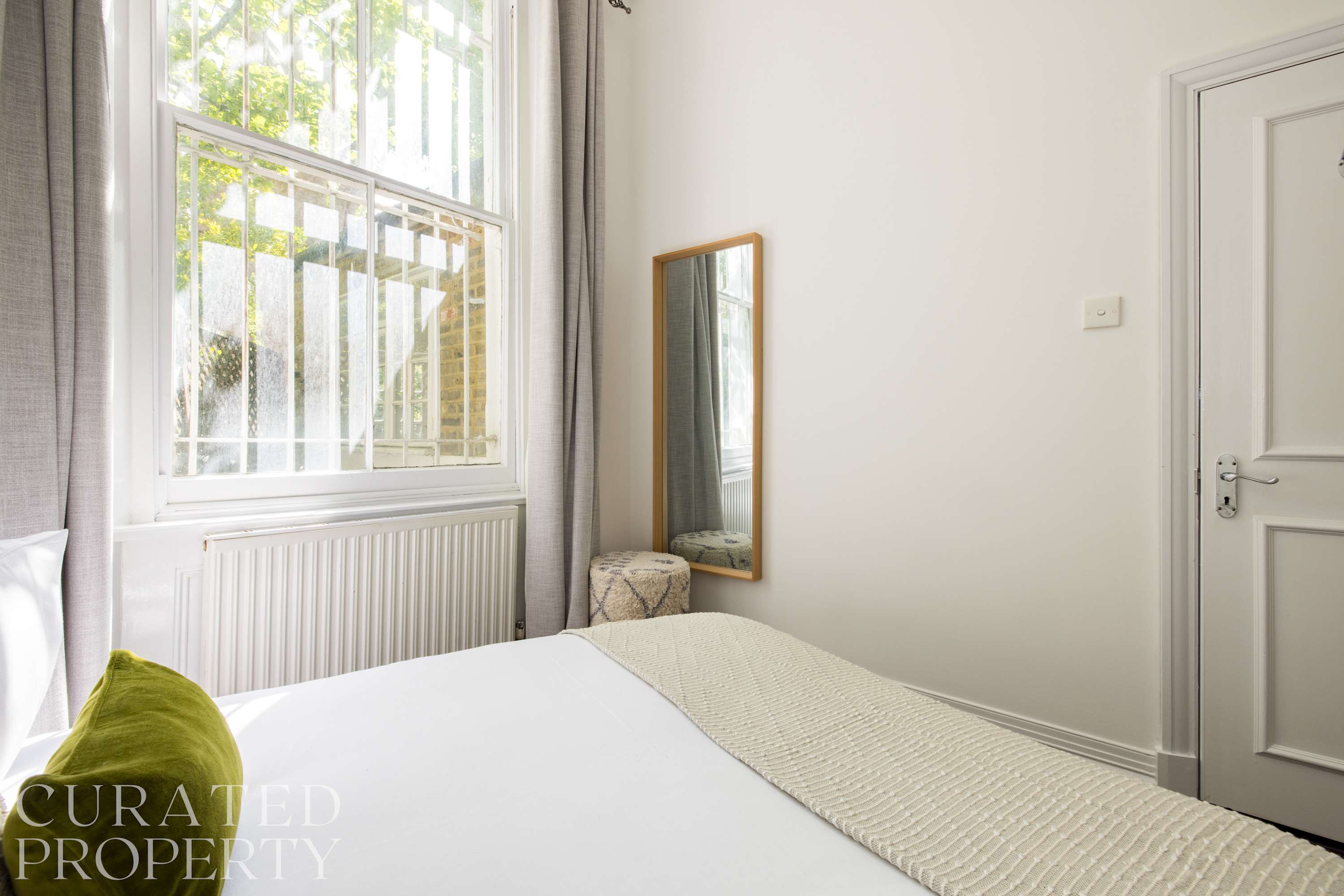 Spacious Earls Court Apt - Office & Rear Terrace in 58 Eardley Crescent SW5 9JZ - Property image 15 - VivreStays