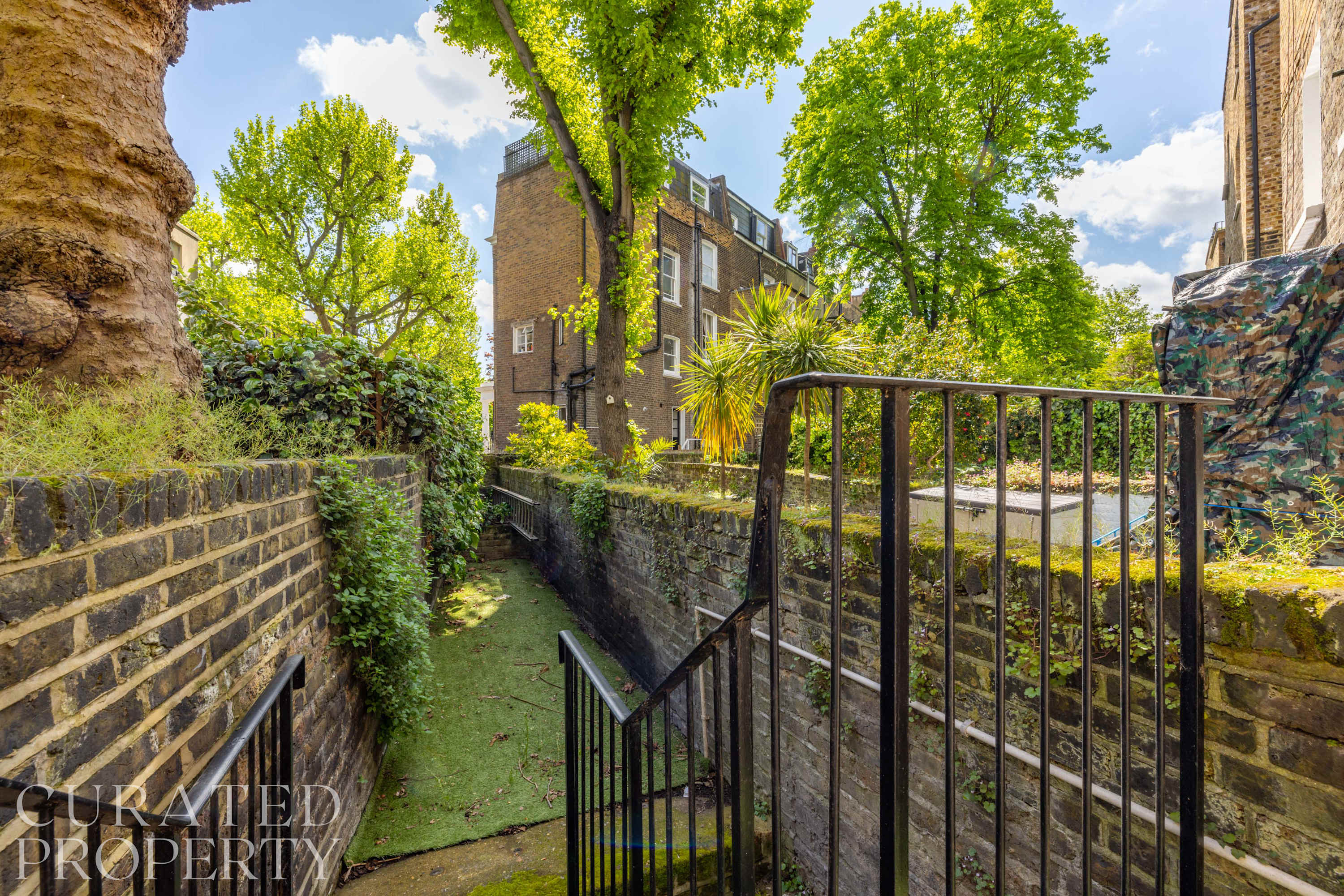 Spacious Earls Court Apt - Office & Rear Terrace in 58 Eardley Crescent SW5 9JZ - Property image 17 - VivreStays