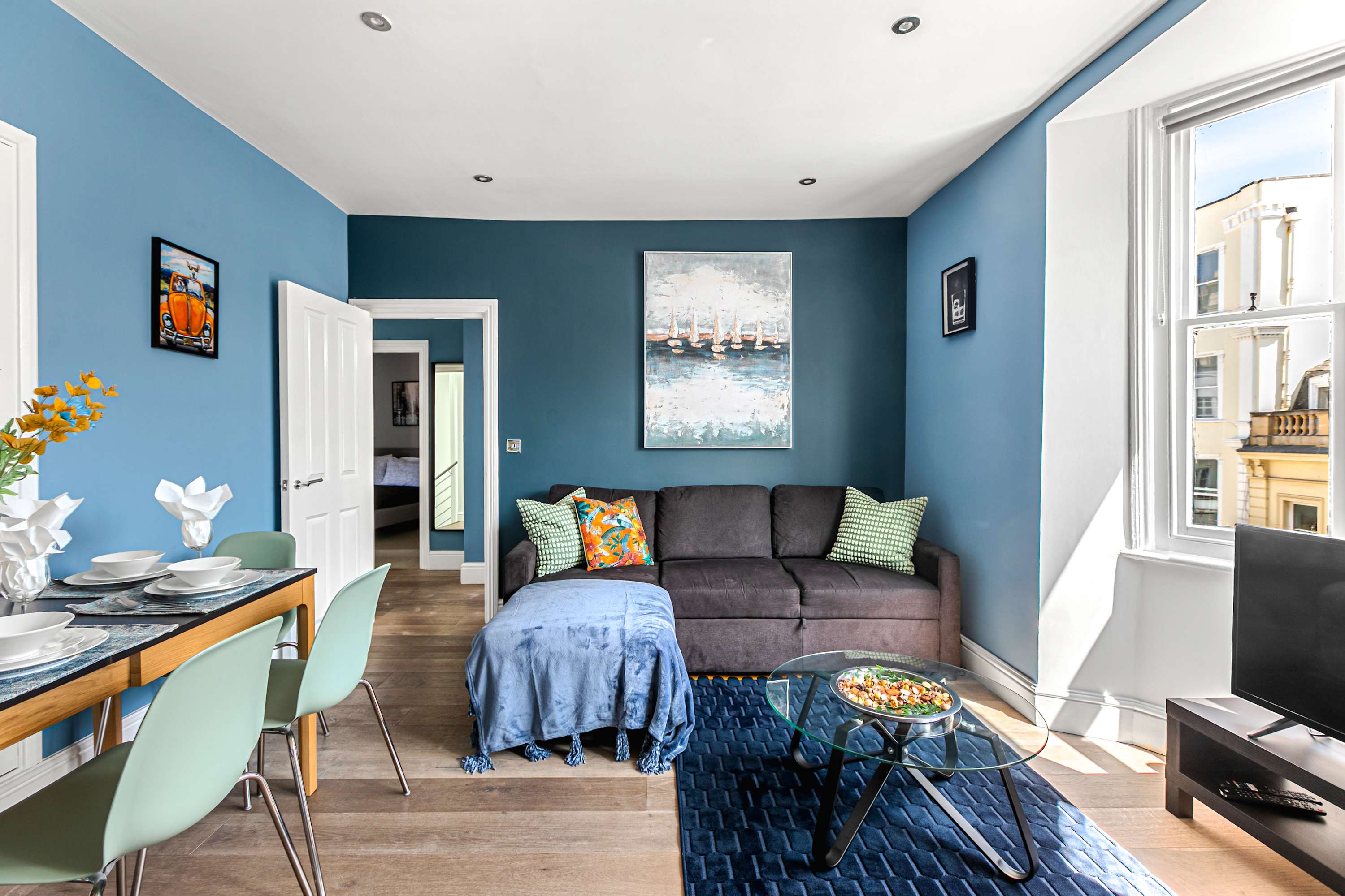 View Lanes Hideaway | 3 mins to Beach & Pier in East Street BN1 1HP Lanes Hideaway | 3 mins to Beach & Pier in East Street BN1 1HP - Property image 2 - VivreStays