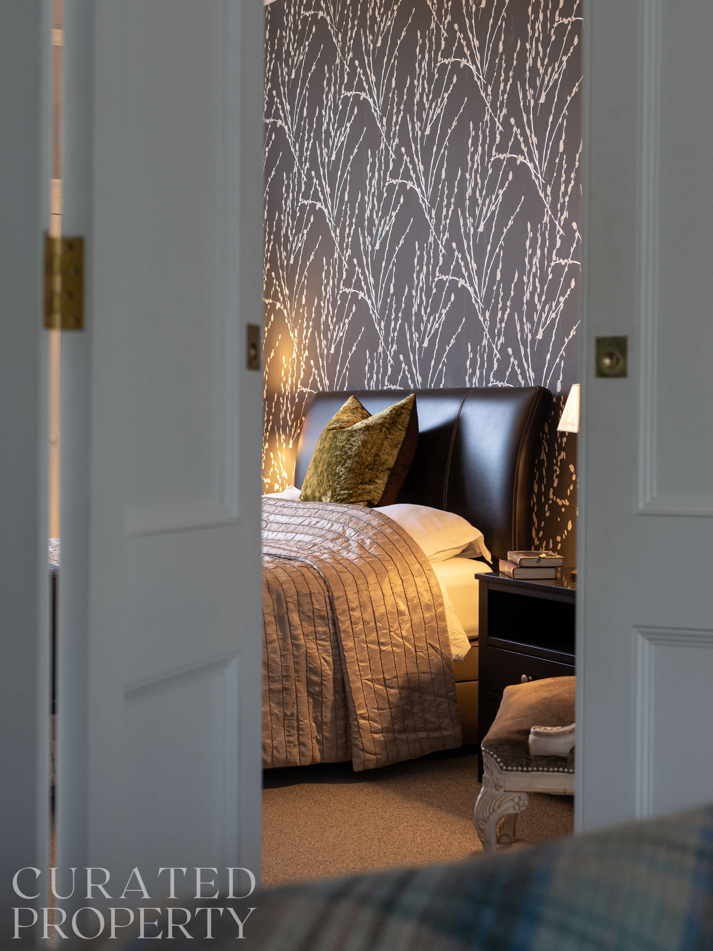 View Light-filled Period Apartment - Central Bath in Green Park 39 BA1 1HZ Light-filled Period Apartment - Central Bath in Green Park 39 BA1 1HZ - Property image 9 - VivreStays