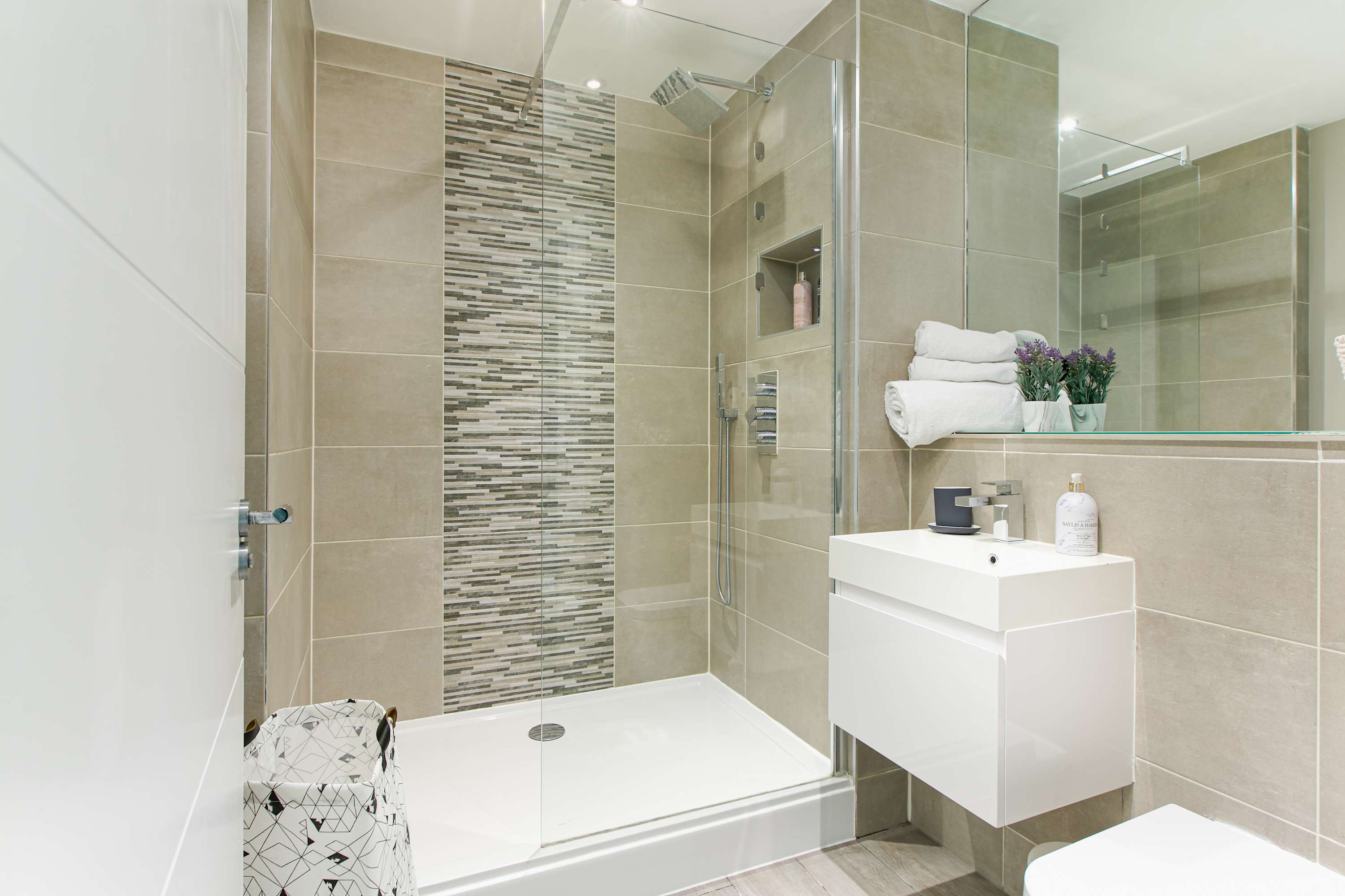 Central Brighton Stay | Lanes, Beach, Sleeps 6 in Bartholomew Road BN1 1JS - Property image 5 - VivreStays