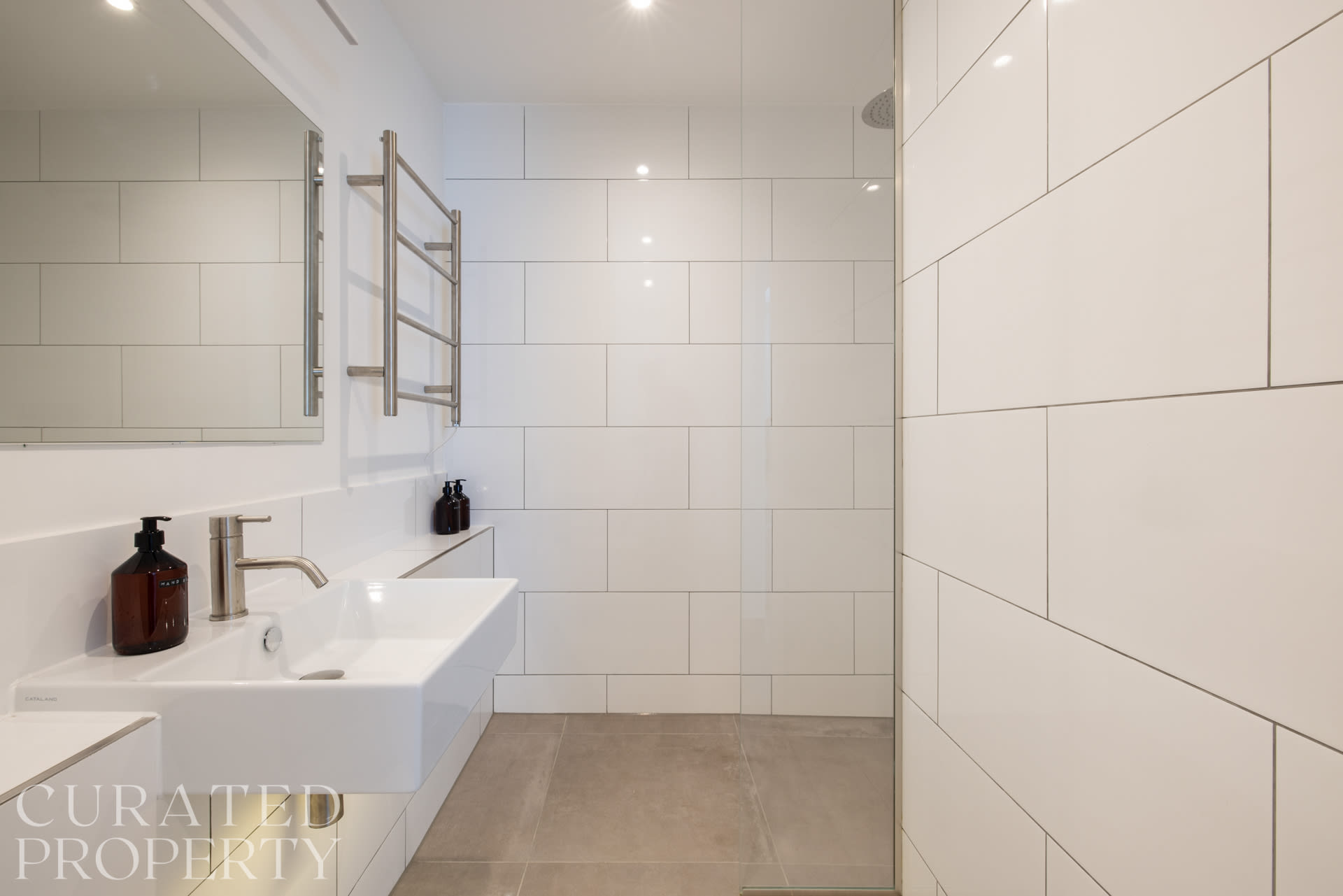 Light-filled Studio with AirCon near Tube in 9 Hogarth Road SW5 0QT - Property image 5 - VivreStays