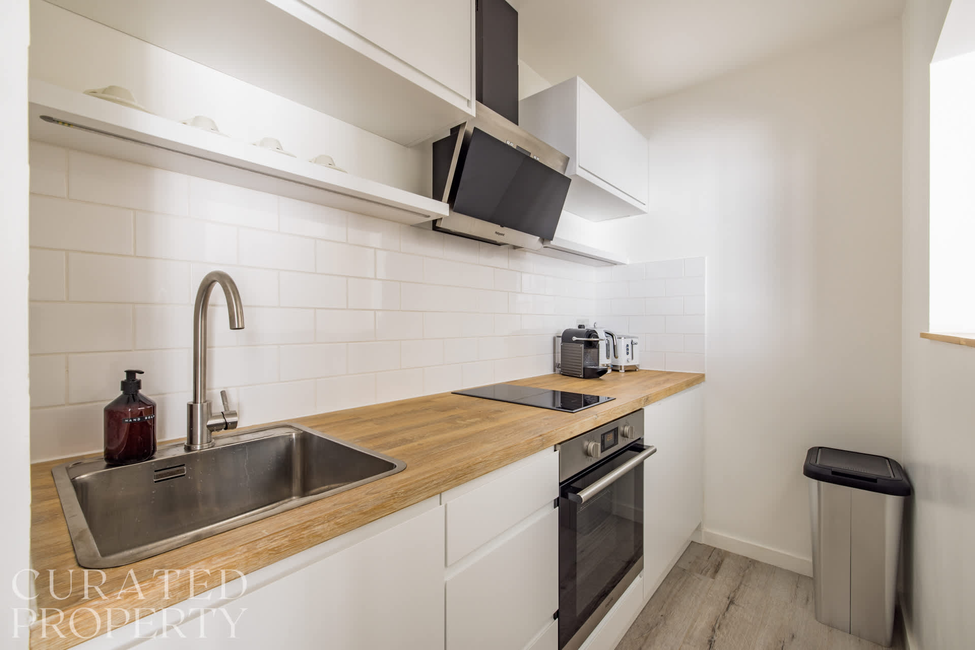 Light-filled Studio with AirCon near Tube in 9 Hogarth Road SW5 0QT - Property image 6 - VivreStays