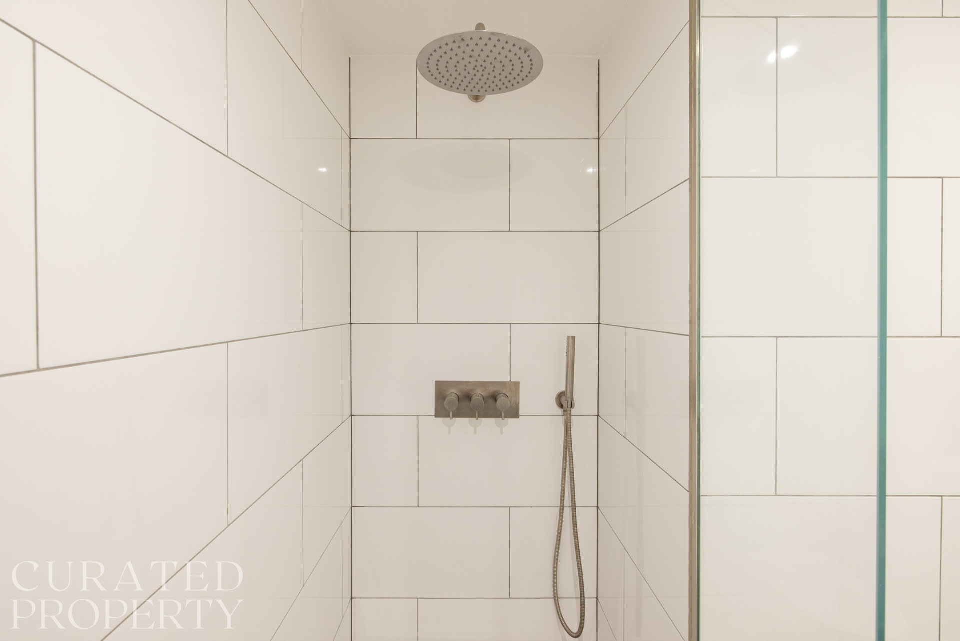 Light-filled Studio with AirCon near Tube in 9 Hogarth Road SW5 0QT - Property image 19 - VivreStays