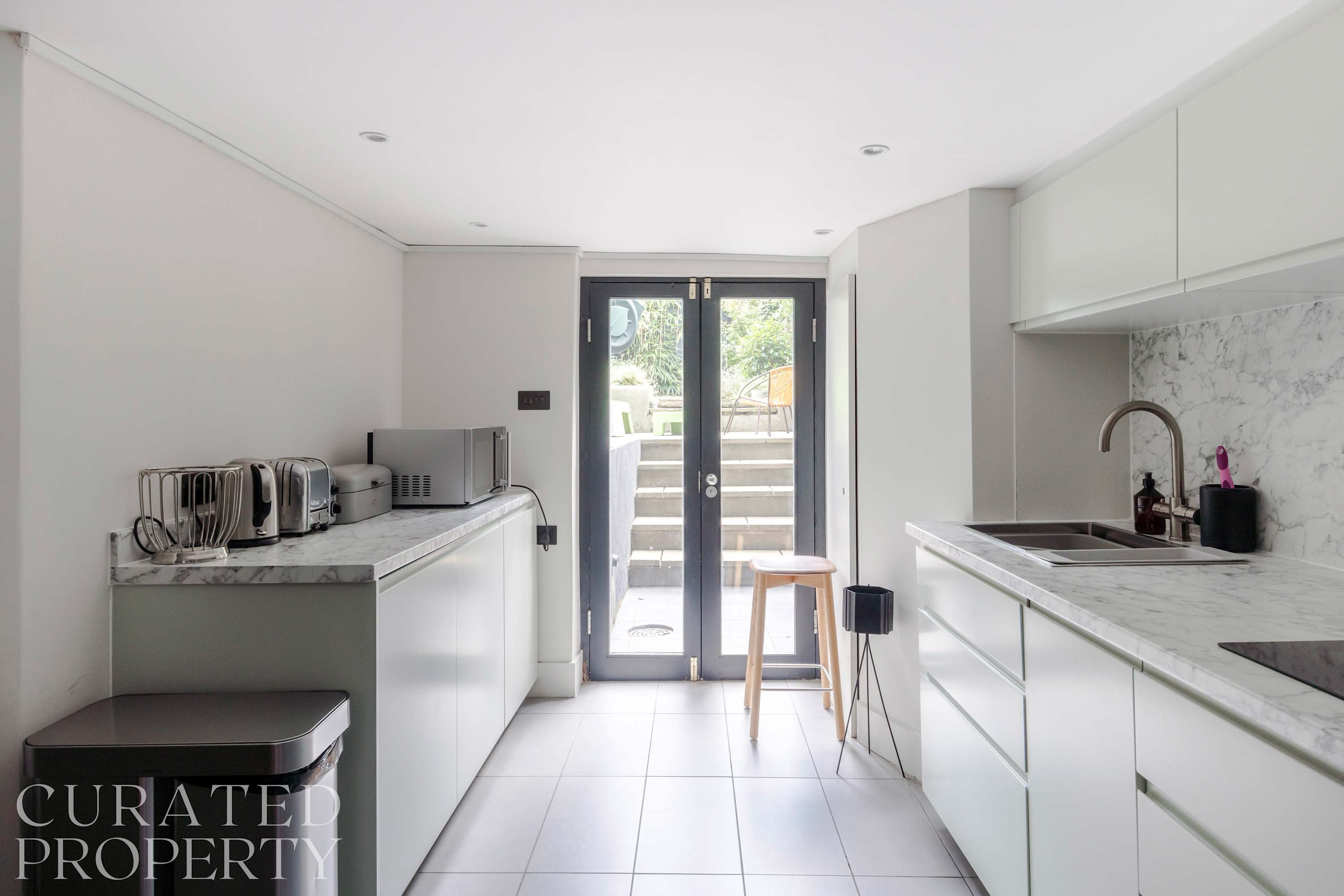 Stylish IslingtonTownhouse with Terrace & Garden in 12 Islington Park Street N1 1PU - Property image 13 - VivreStays