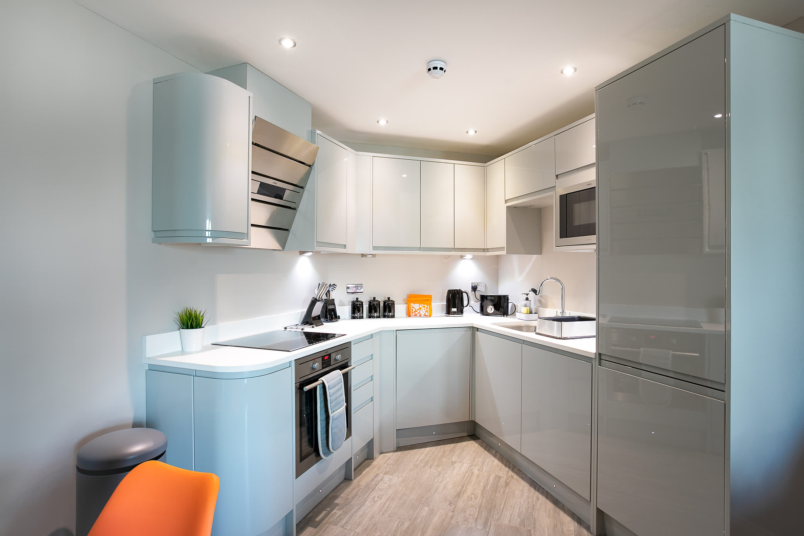 Brighton Lanes Beach Base | Chic, Cozy, Sleeps 8 in Bartholomew Road BN1 1JS - Property image 4 - VivreStays