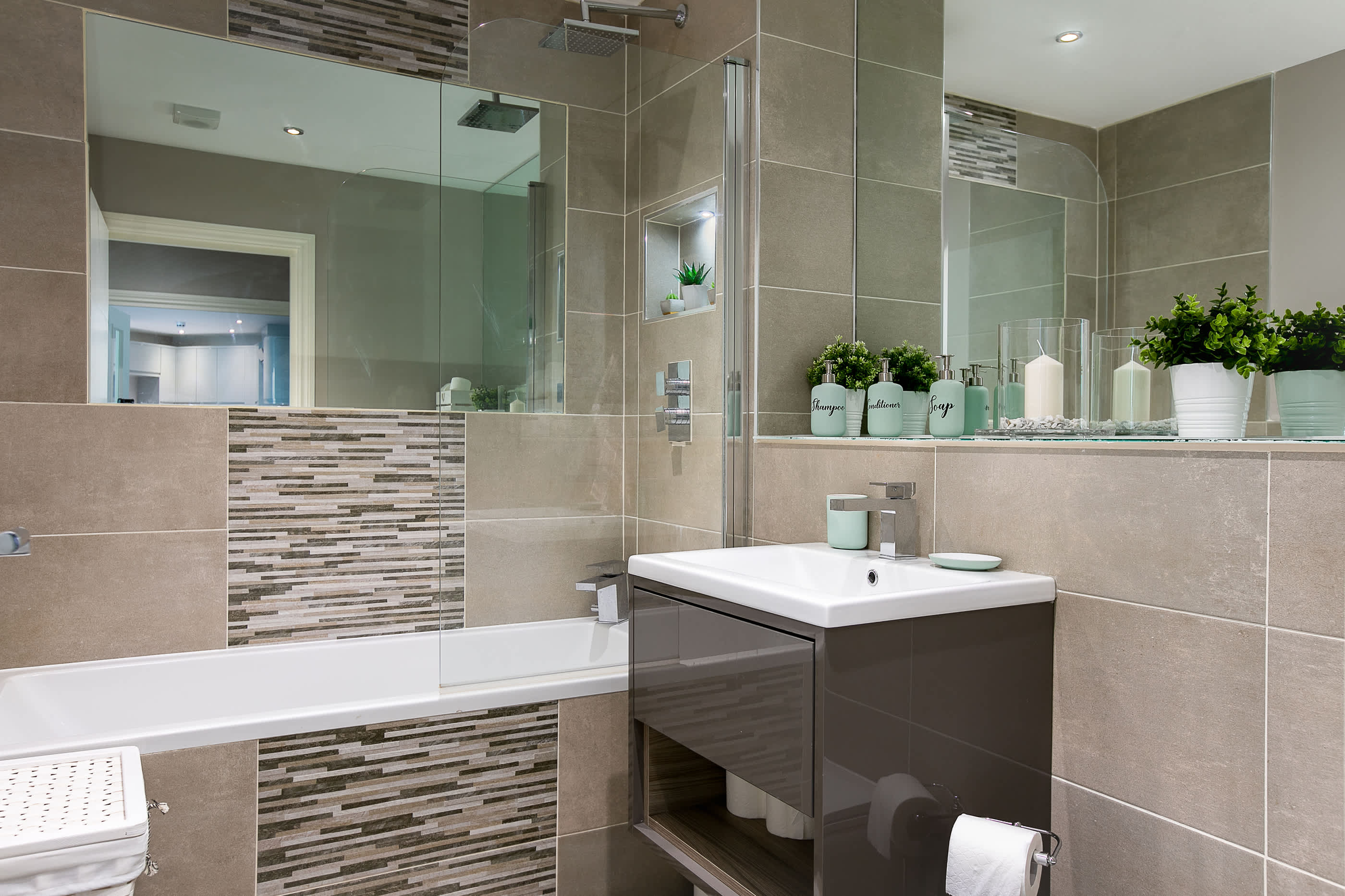 Brighton Lanes Beach Base | Chic, Cozy, Sleeps 8 in Bartholomew Road BN1 1JS - Property image 15 - VivreStays