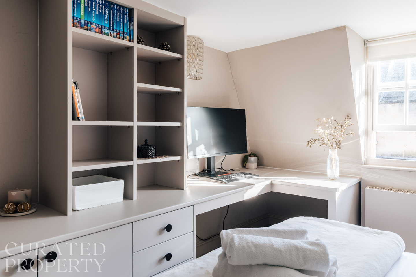 View Modern & Stylish 2 Bedroom Loft Apartment in The Bath Masonic Hall, 17 Old Orchard Street BA1 1JU Modern & Stylish 2 Bedroom Loft Apartment in The Bath Masonic Hall, 17 Old Orchard Street BA1 1JU - Property image 21 - VivreStays